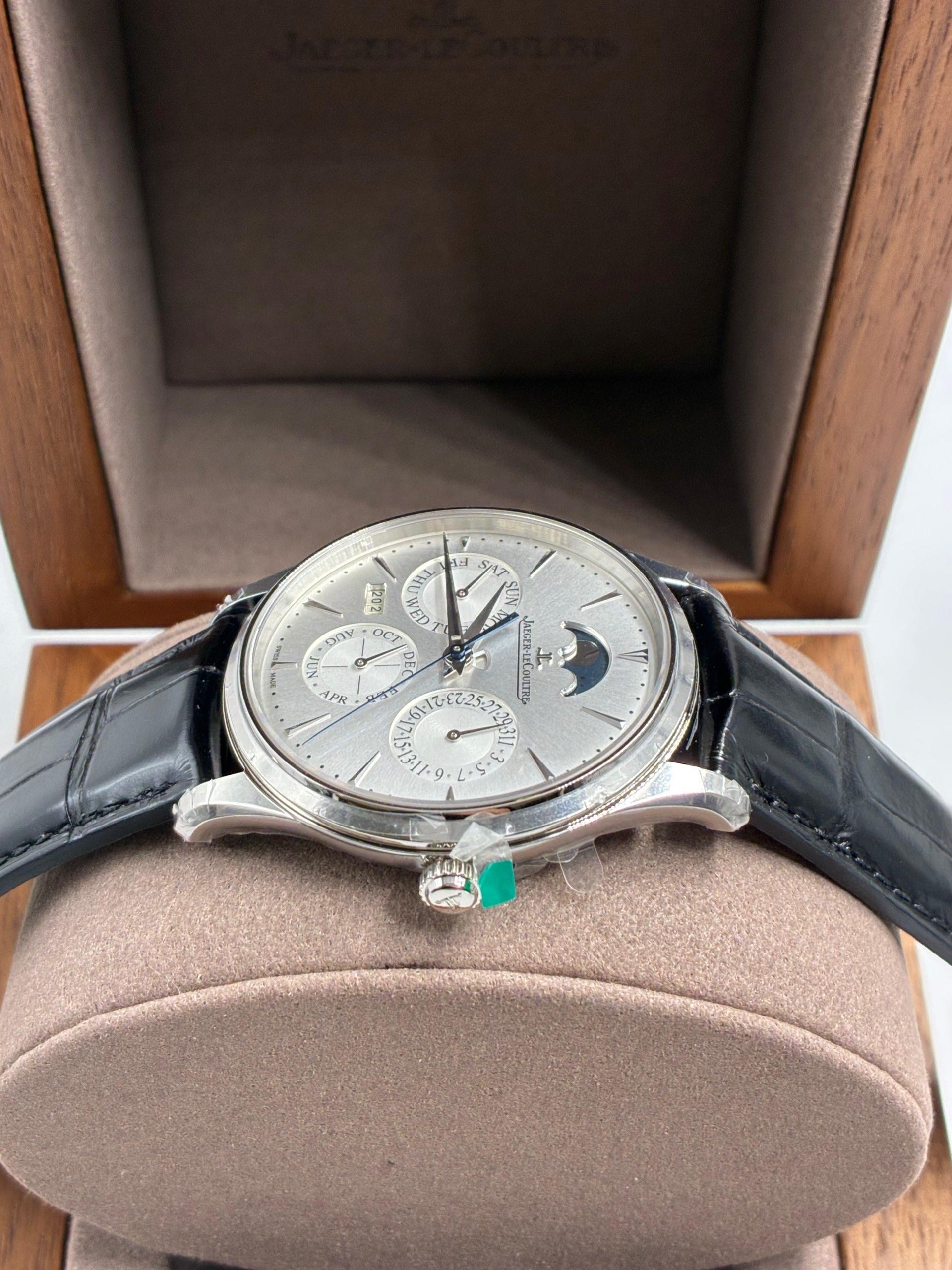 Jaeger-LeCoultre Master Ultra Thin CollectionQ114842J