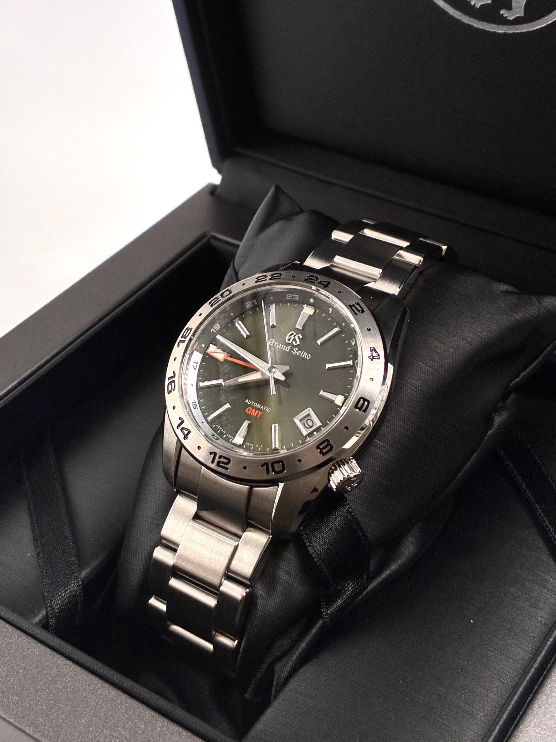 grand-seiko Sport Collection SBGM247G