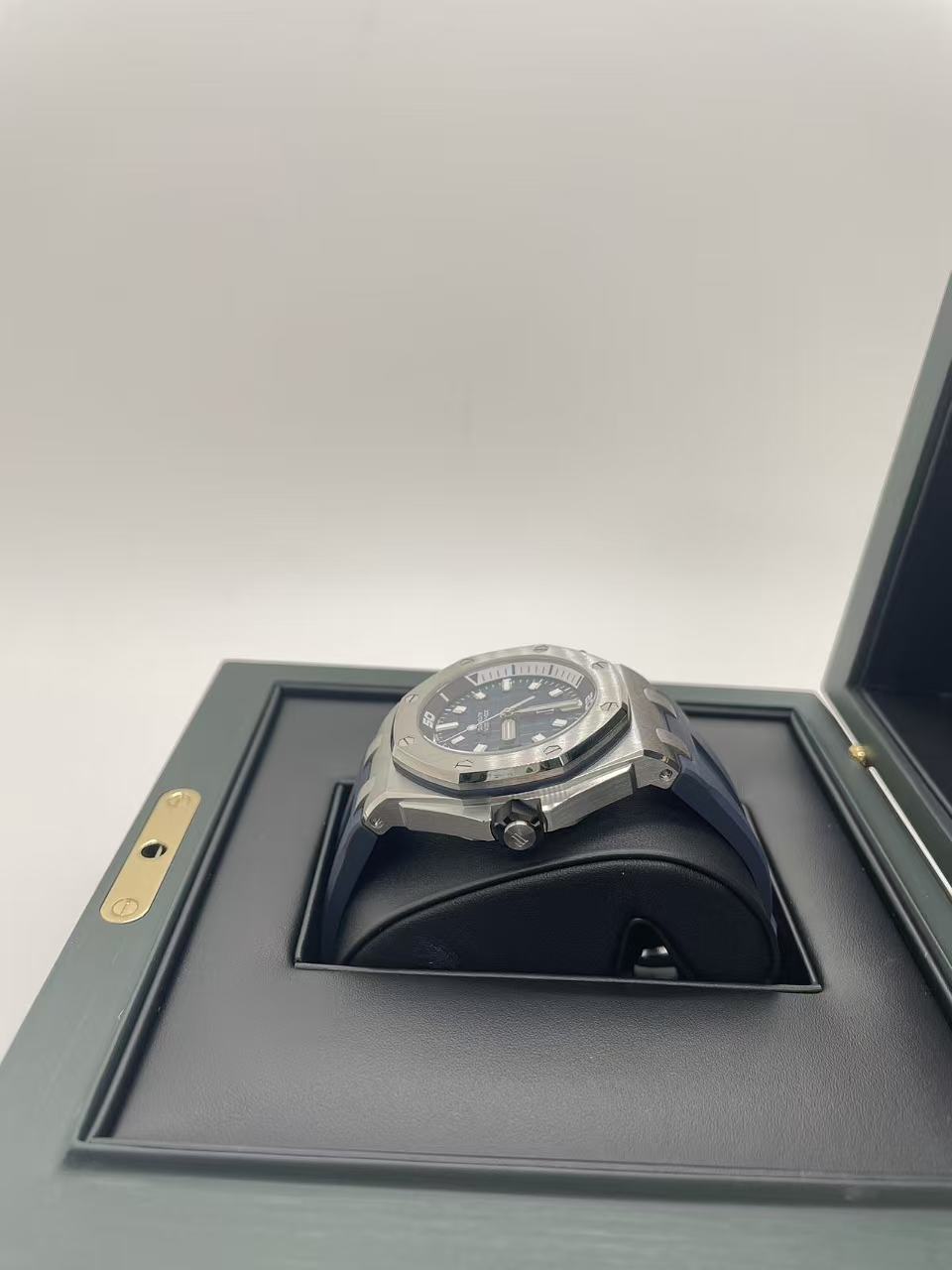 Audemars Piguet  15720ST.OO.A027CA.01
