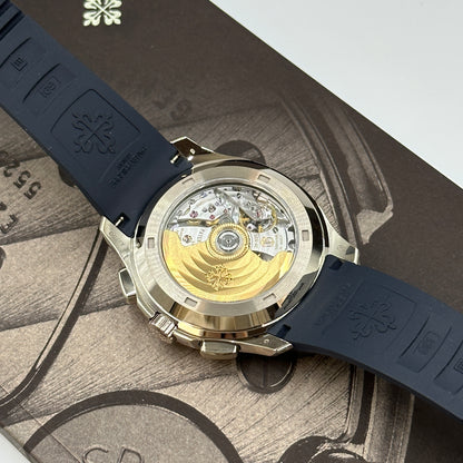 Patek Philippe Aquanaut Chronograph 5968G‑001 Weißgold 42,2 mm Khaki-Zifferblatt