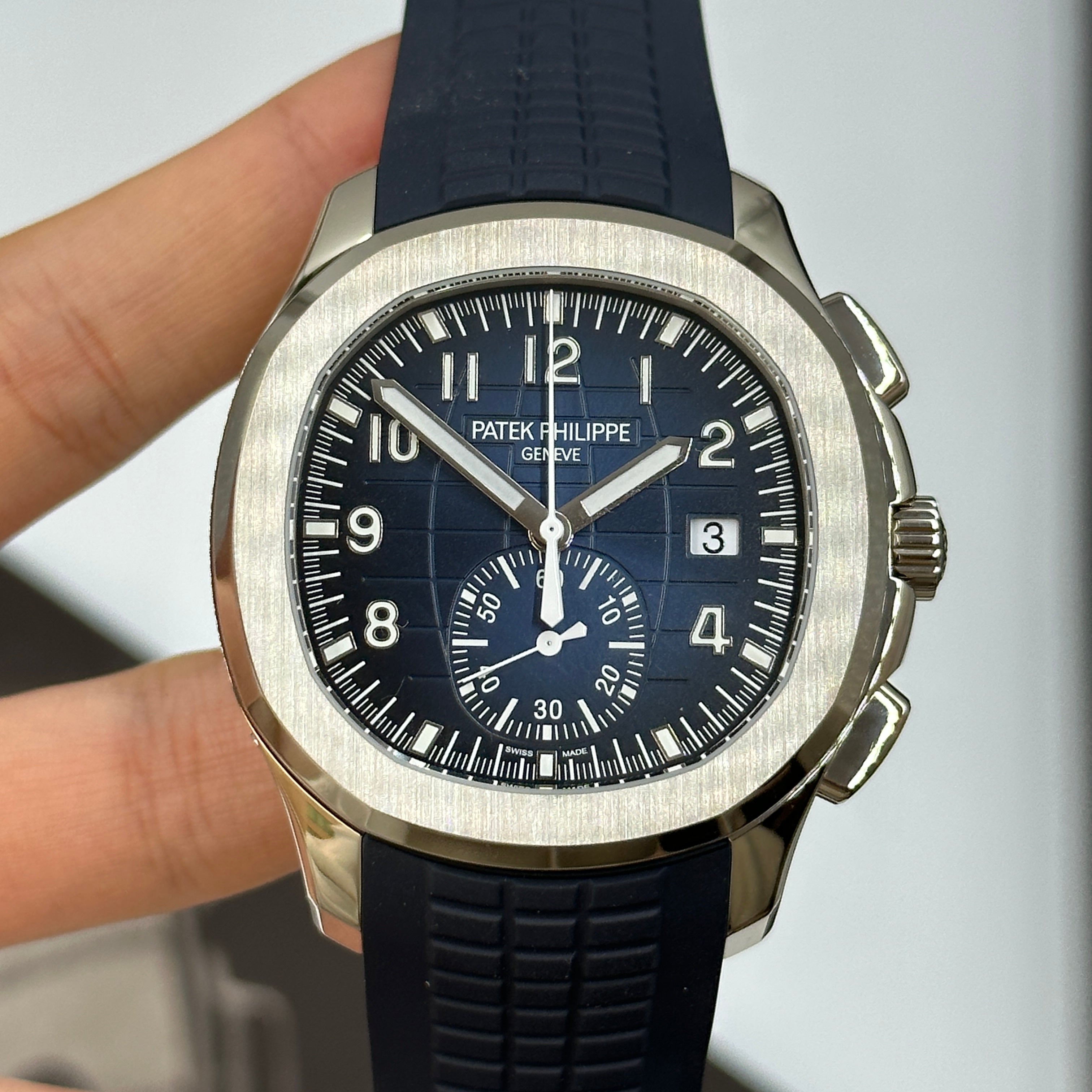 Patek Philippe Aquanaut Chronograph 5968G‑001 Weißgold 42,2 mm Khaki-Zifferblatt