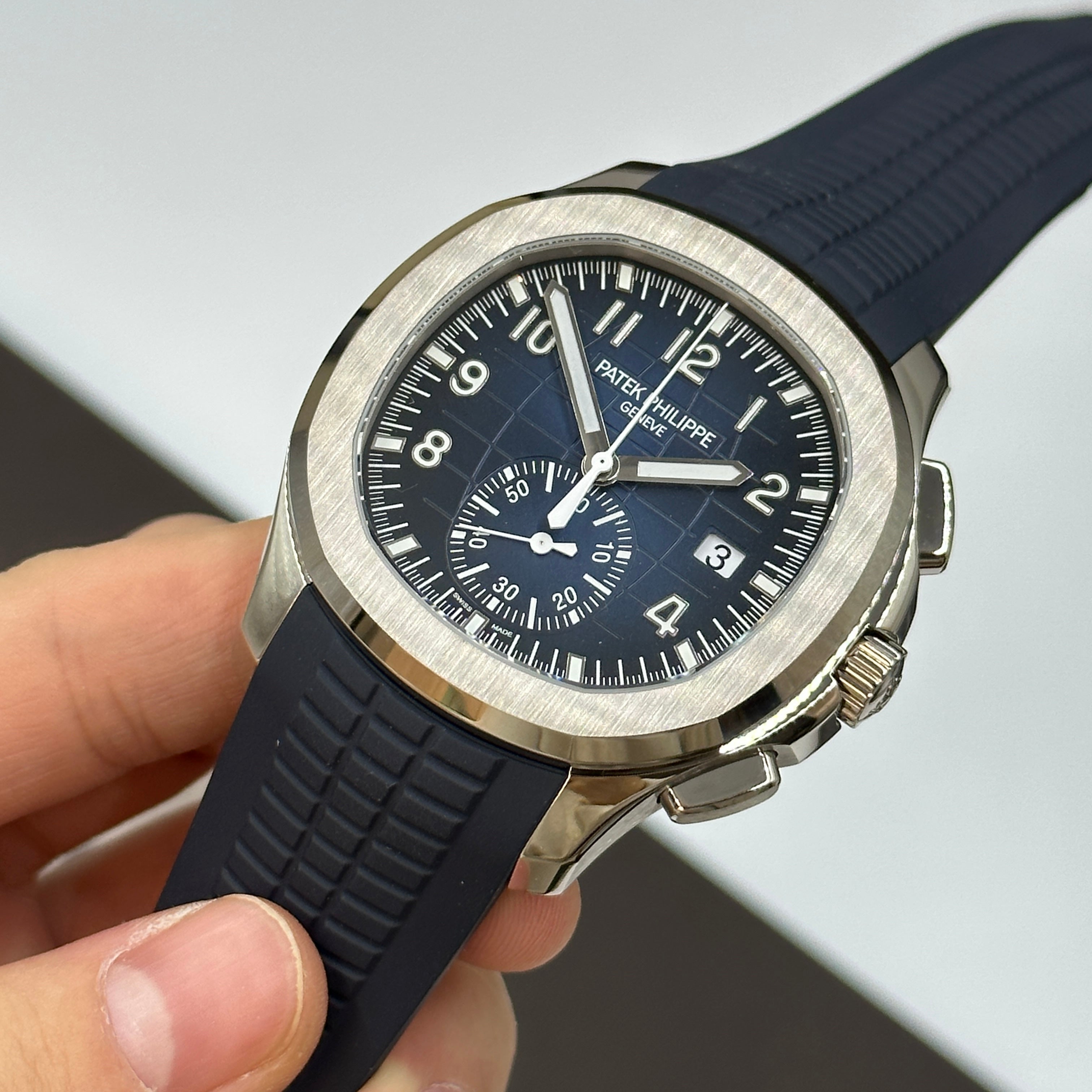 Patek Philippe Aquanaut Chronograph 5968G‑001 Weißgold 42,2 mm Khaki-Zifferblatt