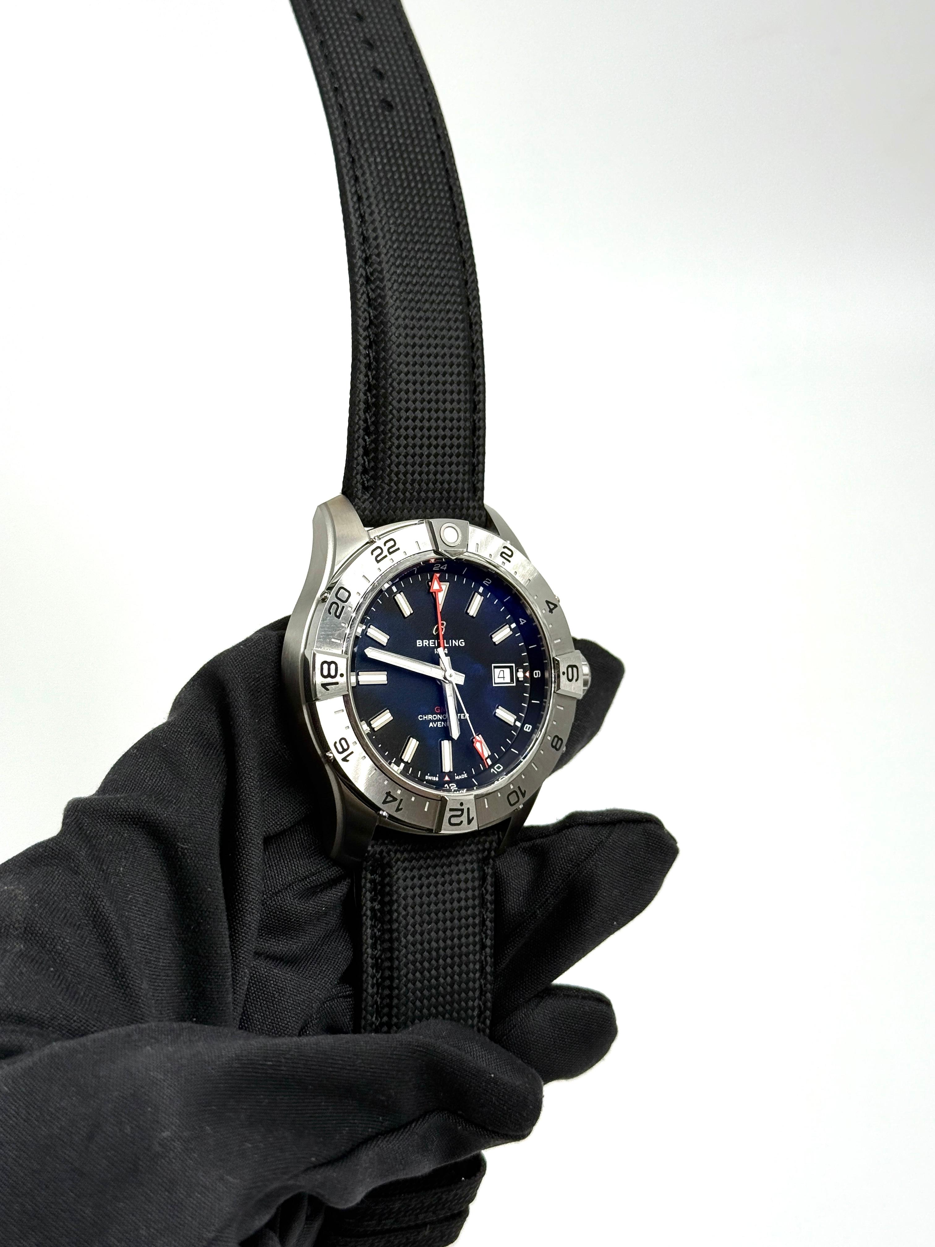 Breitling Avenger Automatic GMT 44  A32320101B1X1
