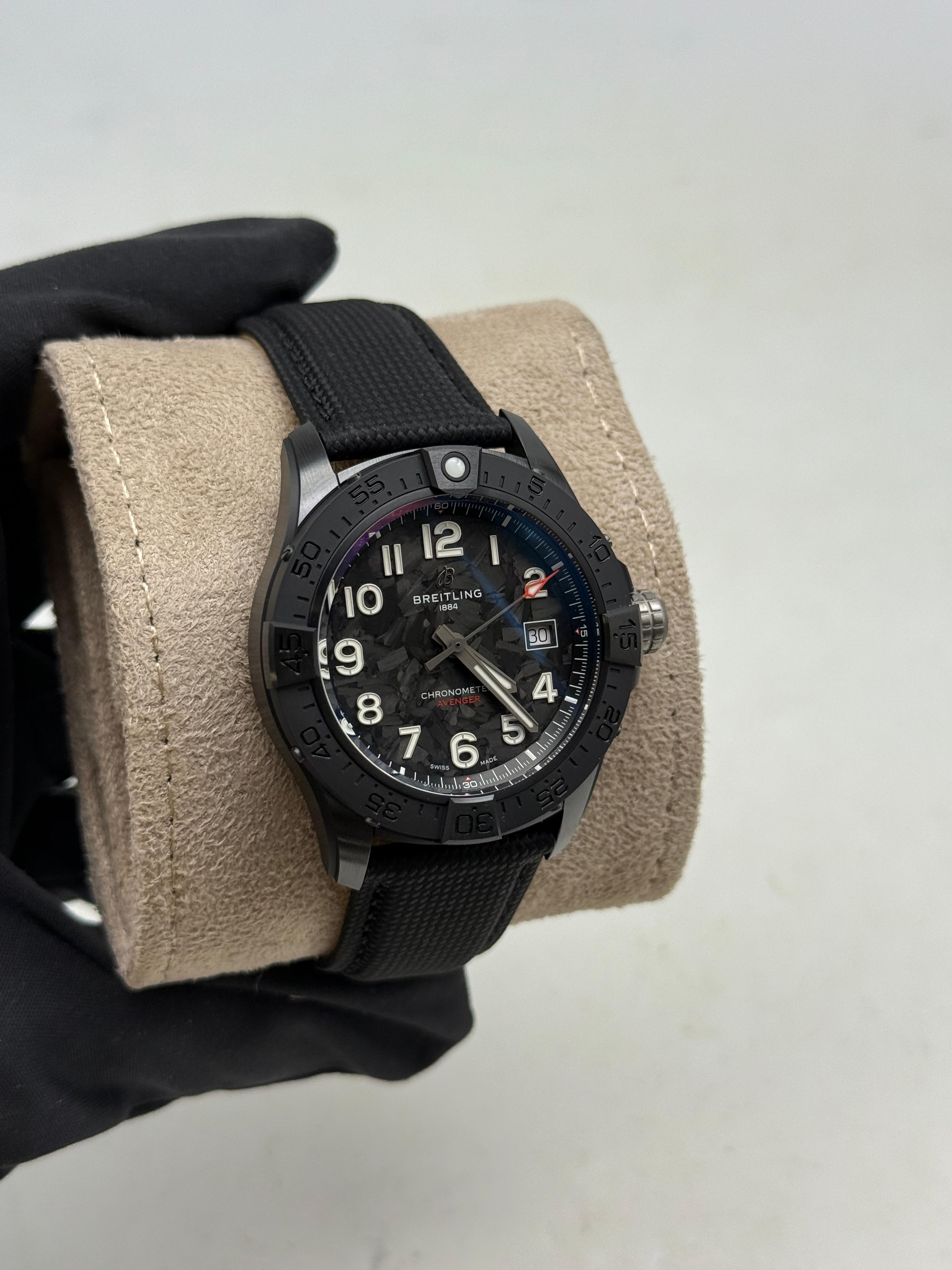 Breitling Avenger 42 mm Automatik 42 Night Mission S17328101B1X1 2025