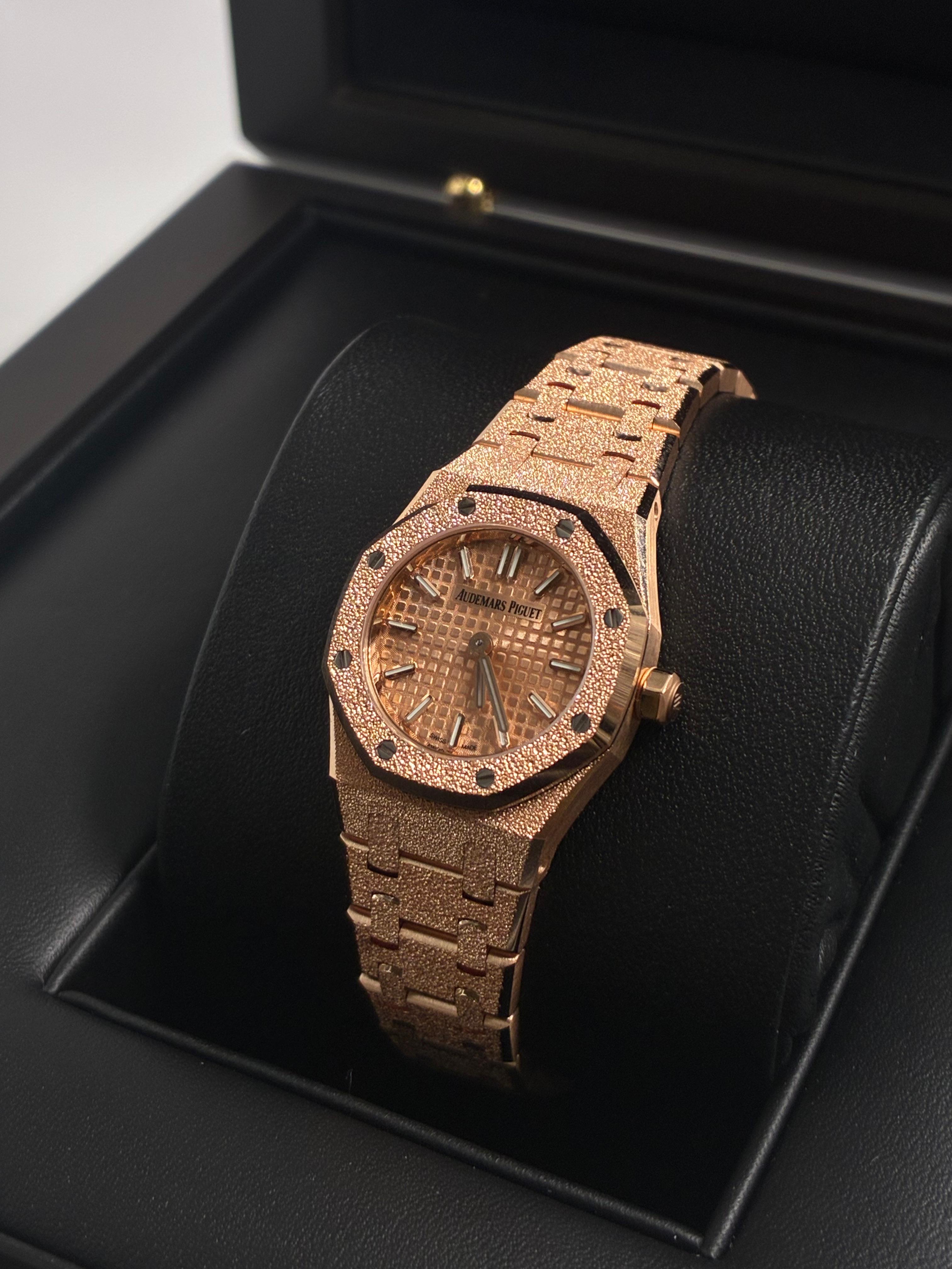 Royal Oak Mini Frosted Gold Quartz  67630OR.GG.1312OR.01