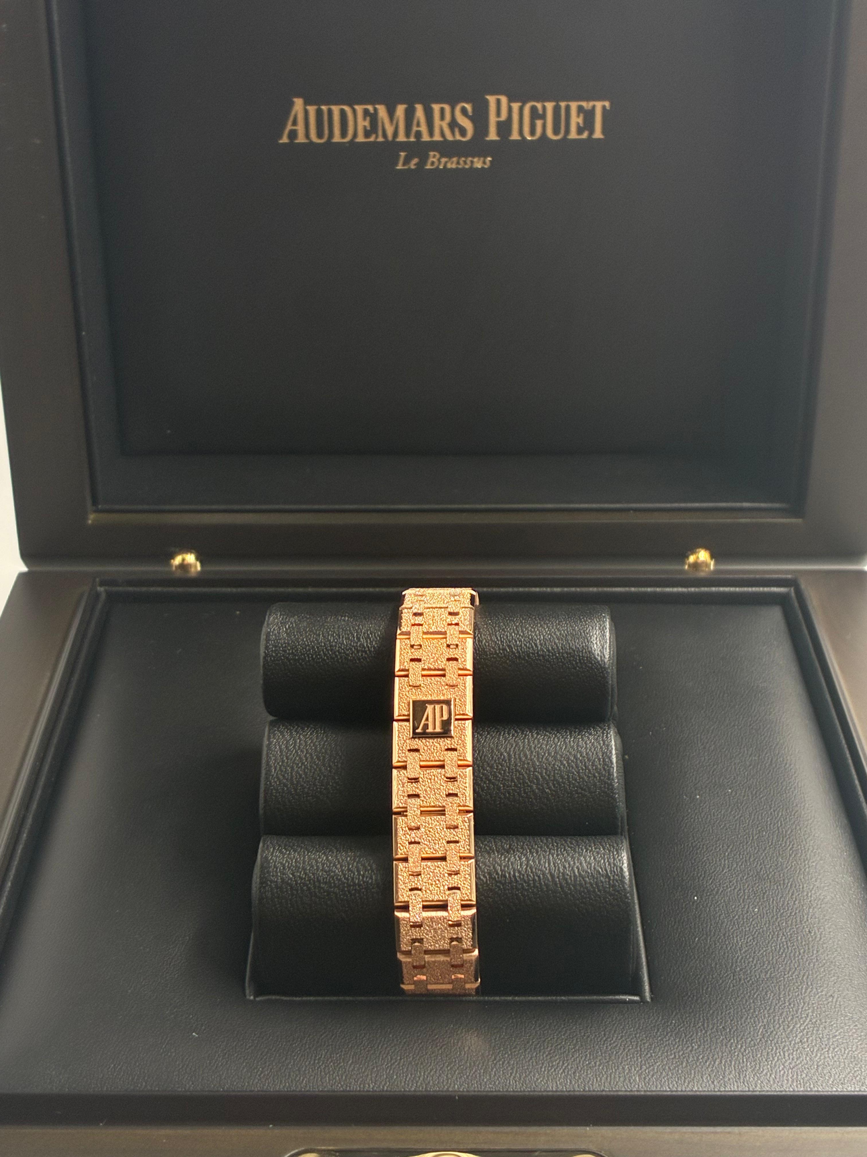 Royal Oak Mini Frosted Gold Quartz  67630OR.GG.1312OR.01