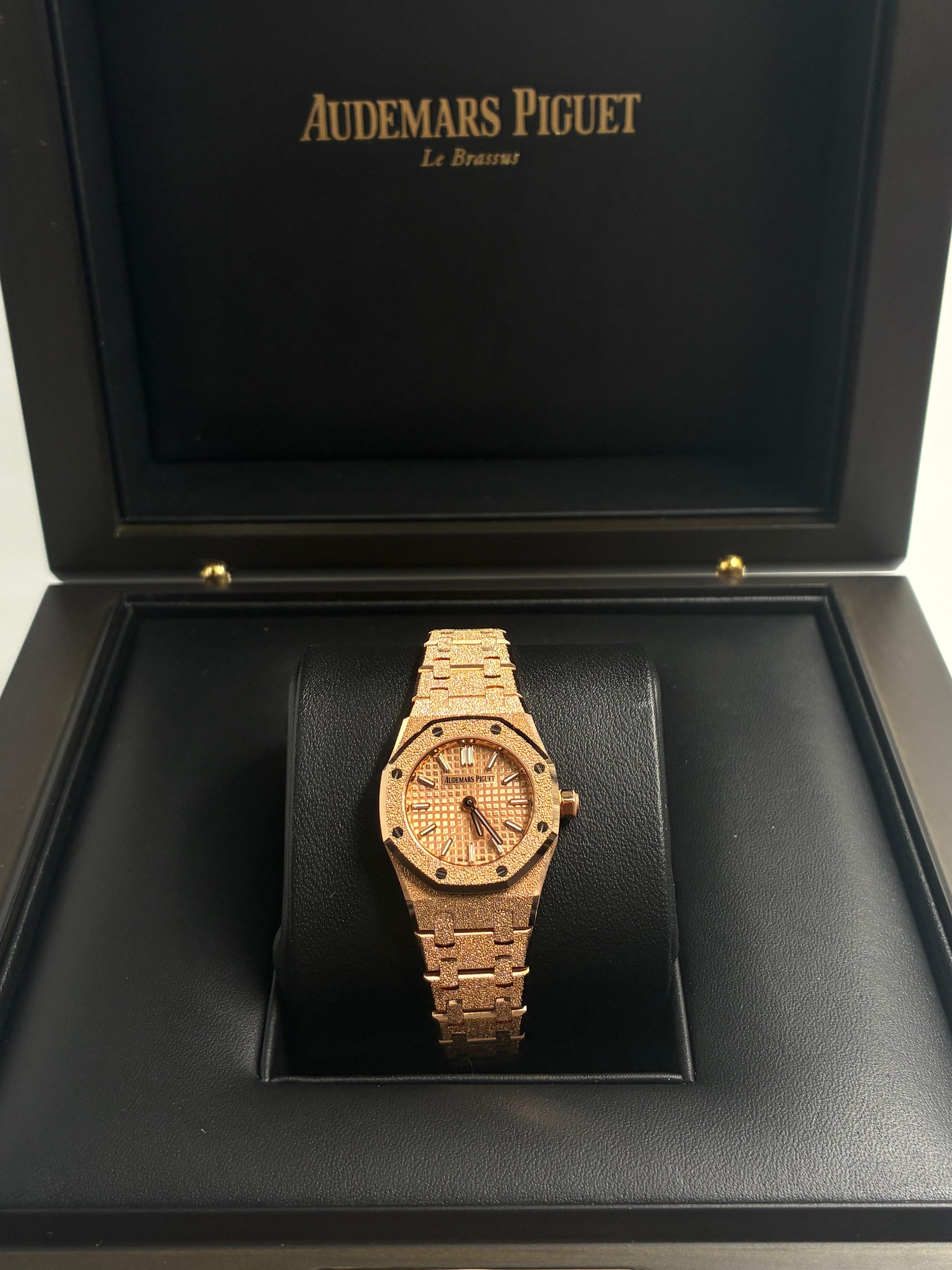 Royal Oak Mini Frosted Gold Quartz  67630OR.GG.1312OR.01