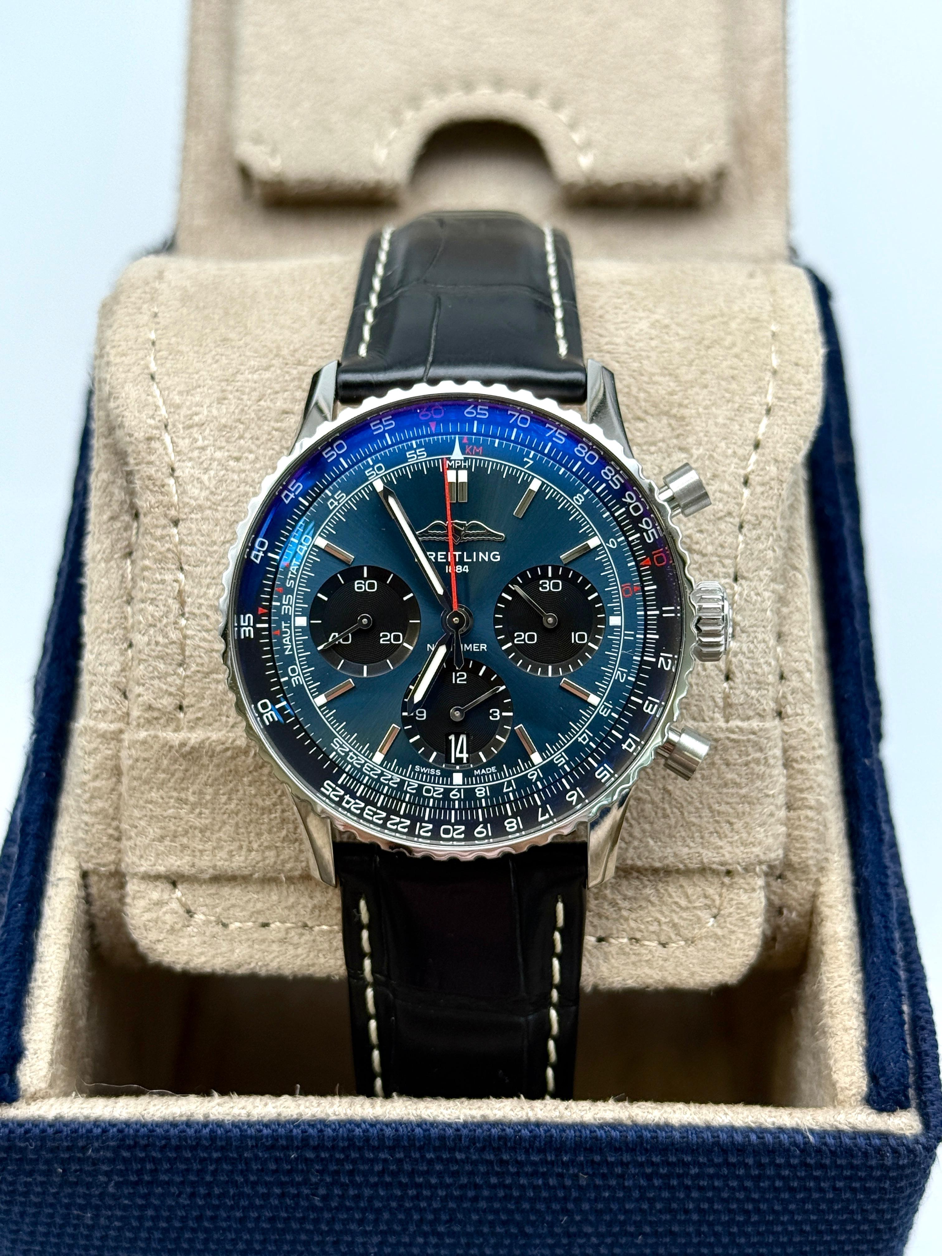 Breitling Avenger Automatic GMT 44  A32320101B1X1