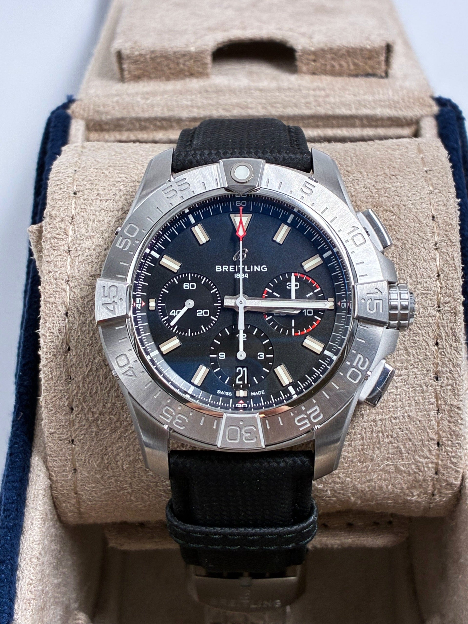Breitling Avenger B01 Chronograph 44 AB0147101B1X1