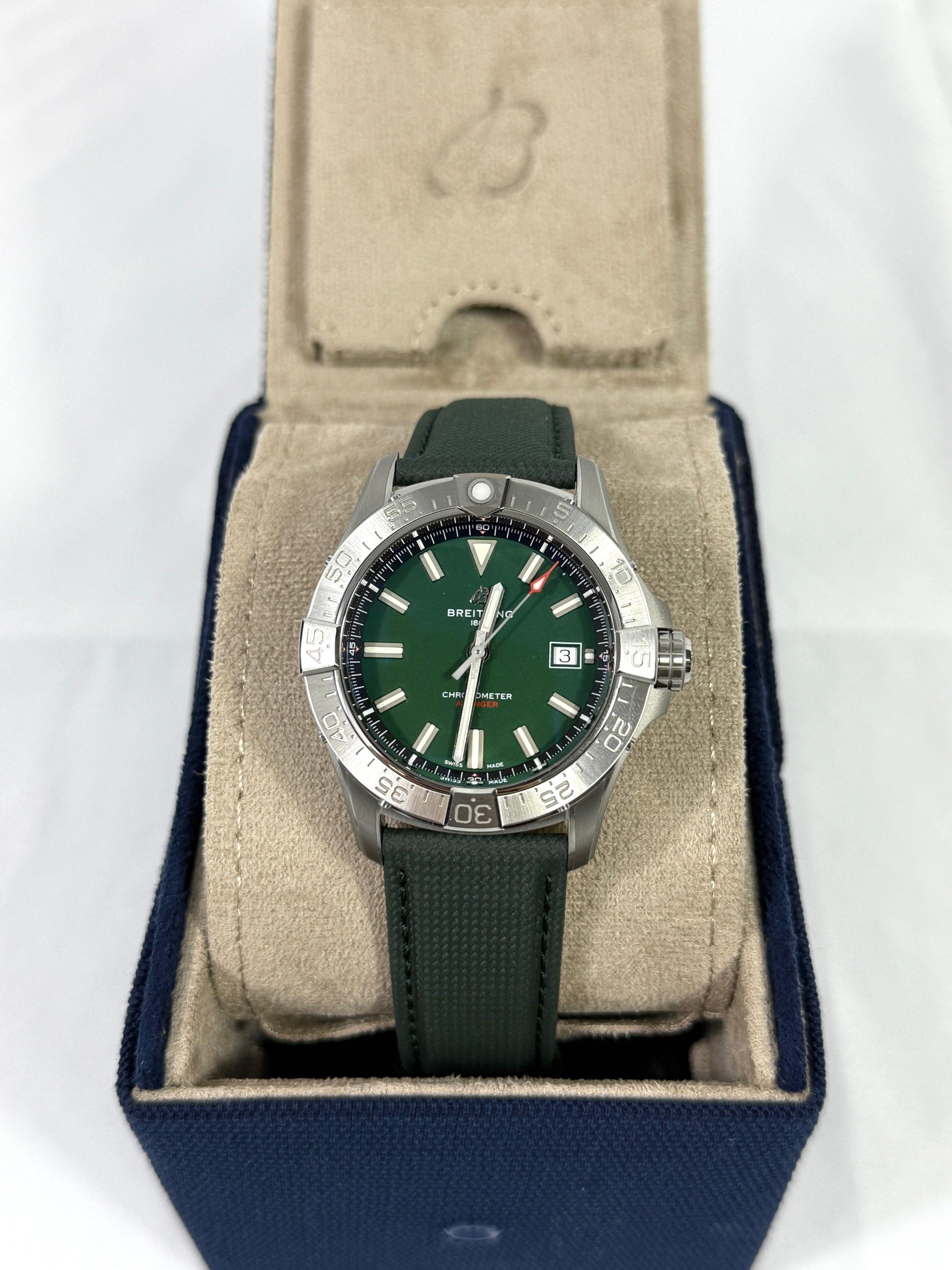 Breitling Avenger automatic 42 A17328101L1X1