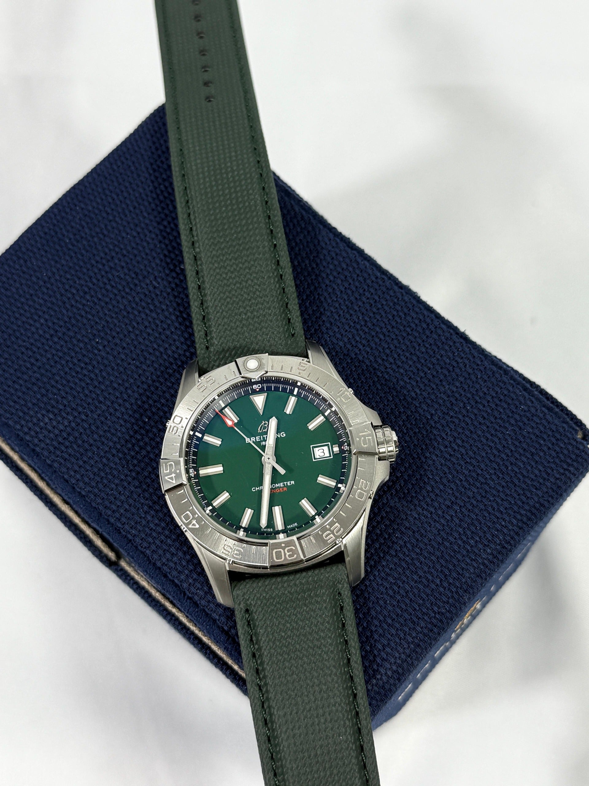 Breitling Avenger automatic 42 A17328101L1X1