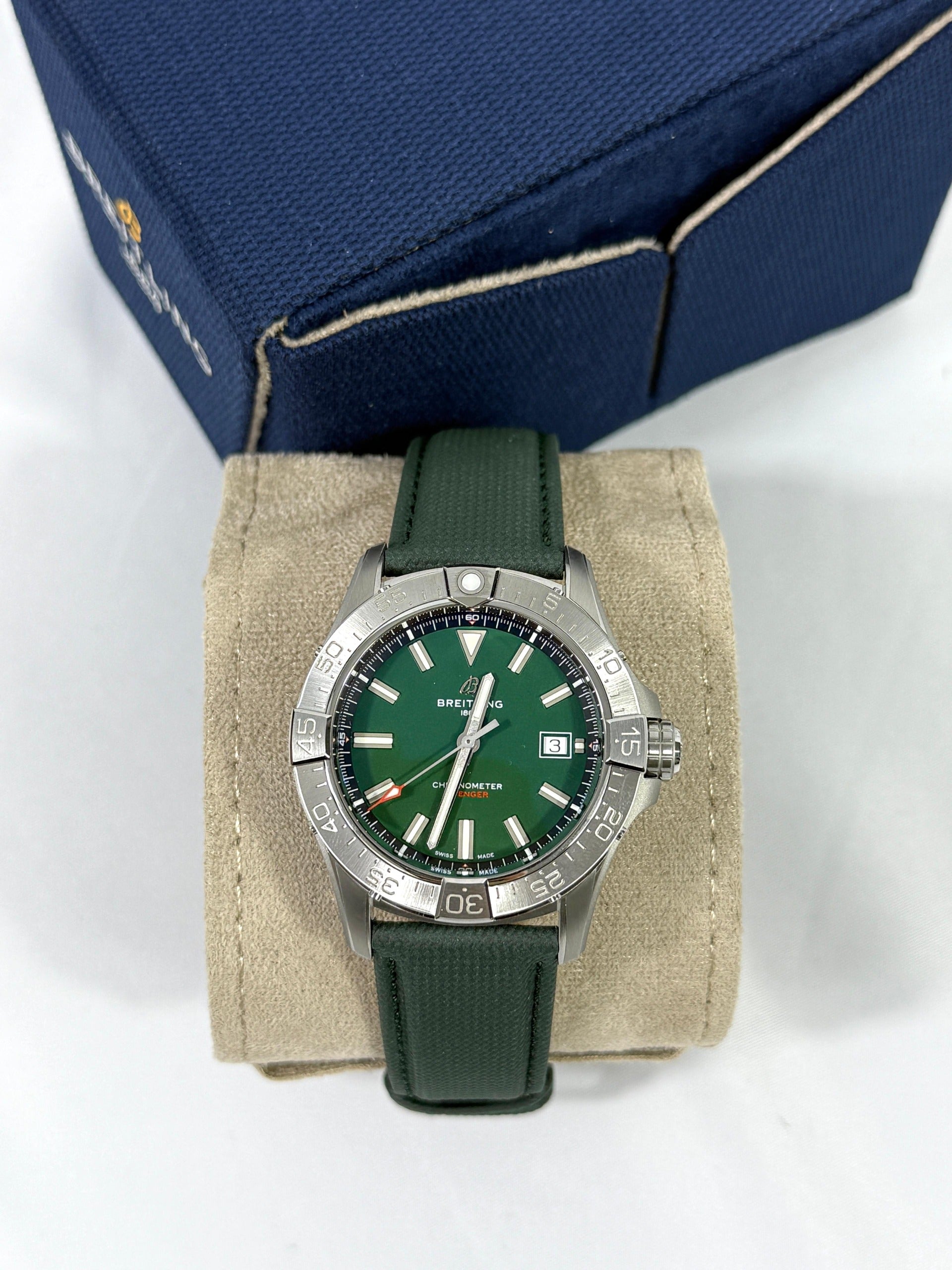 Breitling Avenger automatic 42 A17328101L1X1