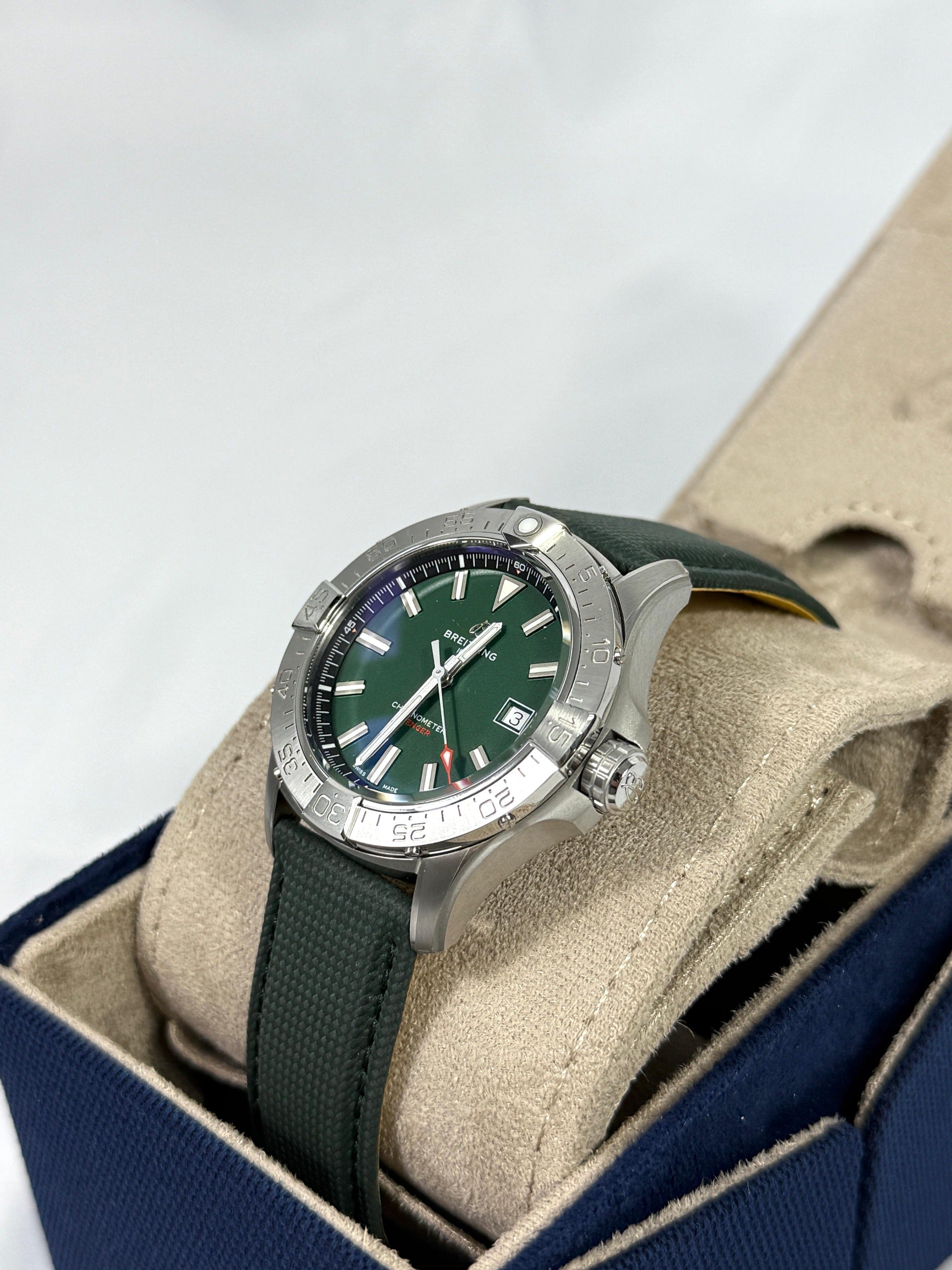 Breitling Avenger automatic 42 A17328101L1X1