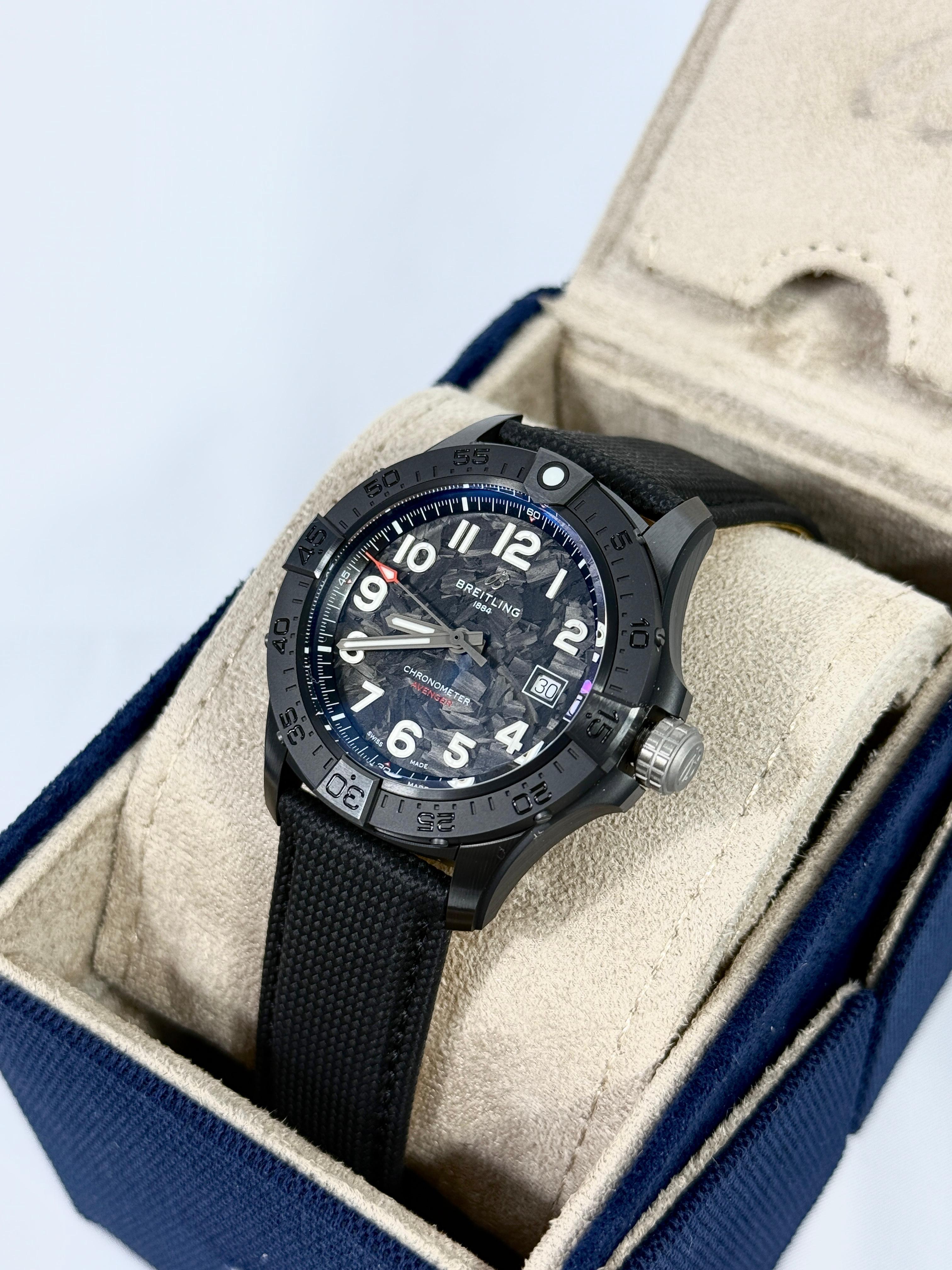 Breitling Avenger 42 mm Automatik 42 Night Mission S17328101B1X1 2025