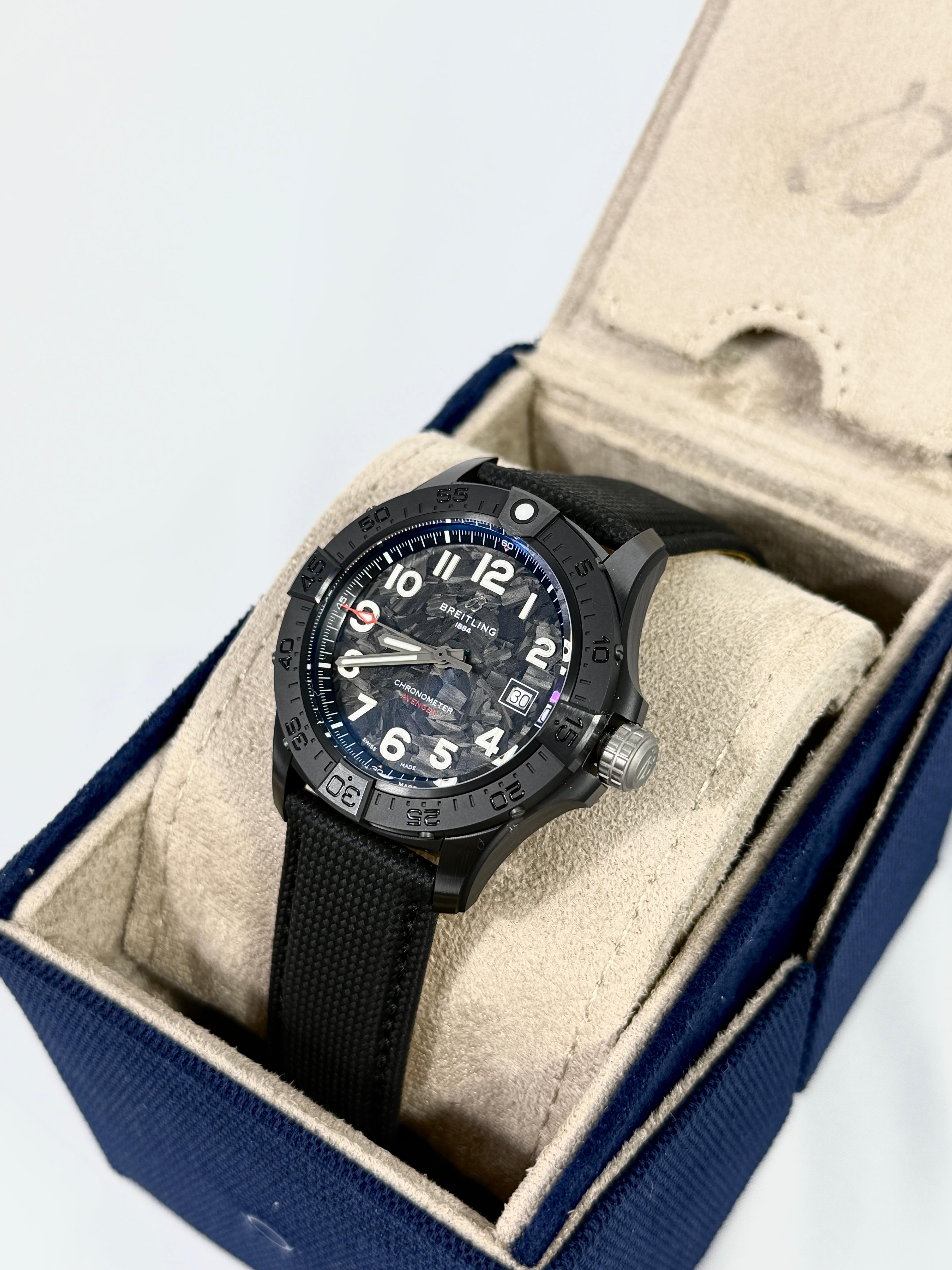 Breitling Avenger 42 mm Automatik 42 Night Mission S17328101B1X1 2025