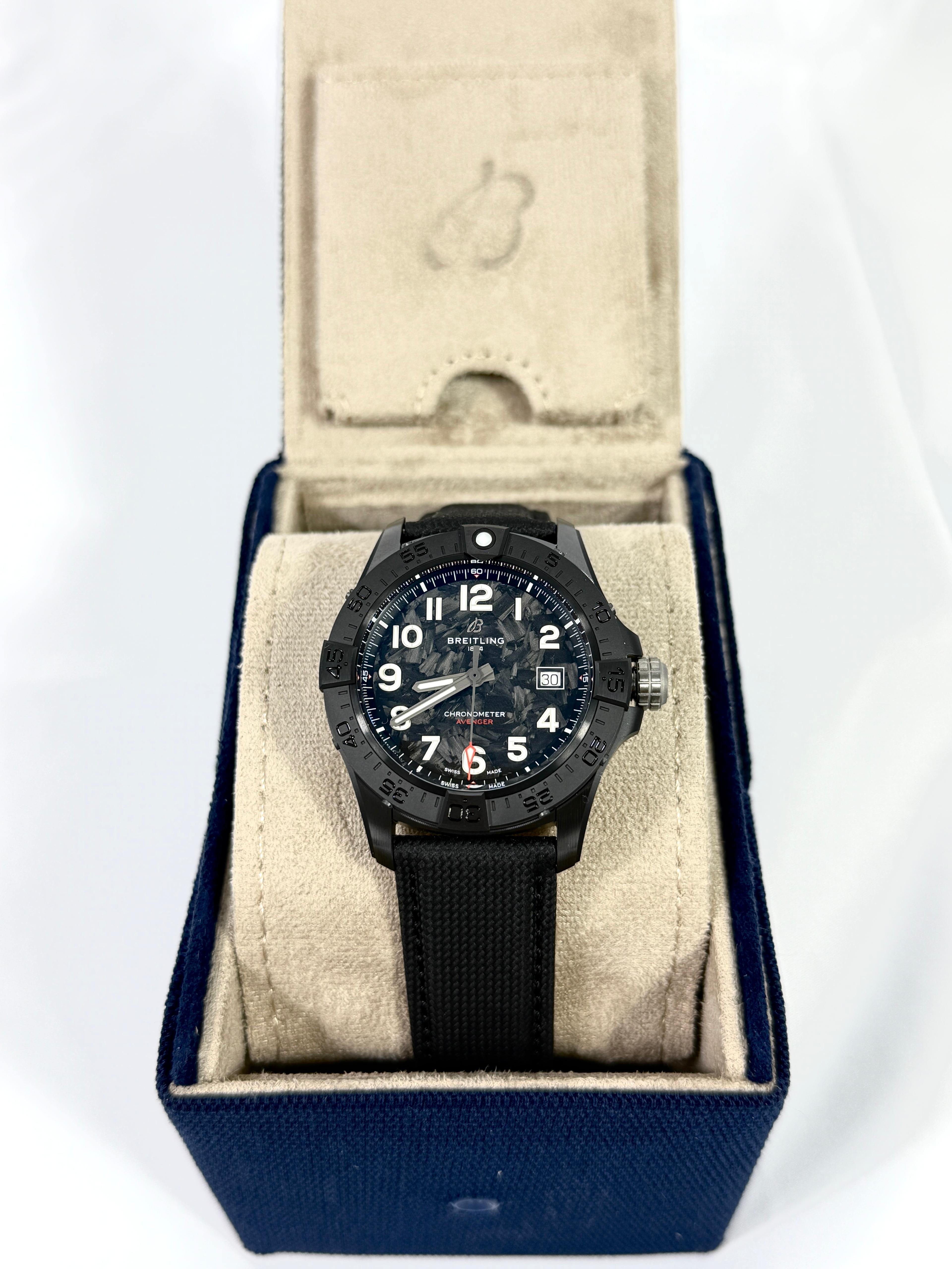 Breitling Avenger 42 mm Automatik 42 Night Mission S17328101B1X1 2025