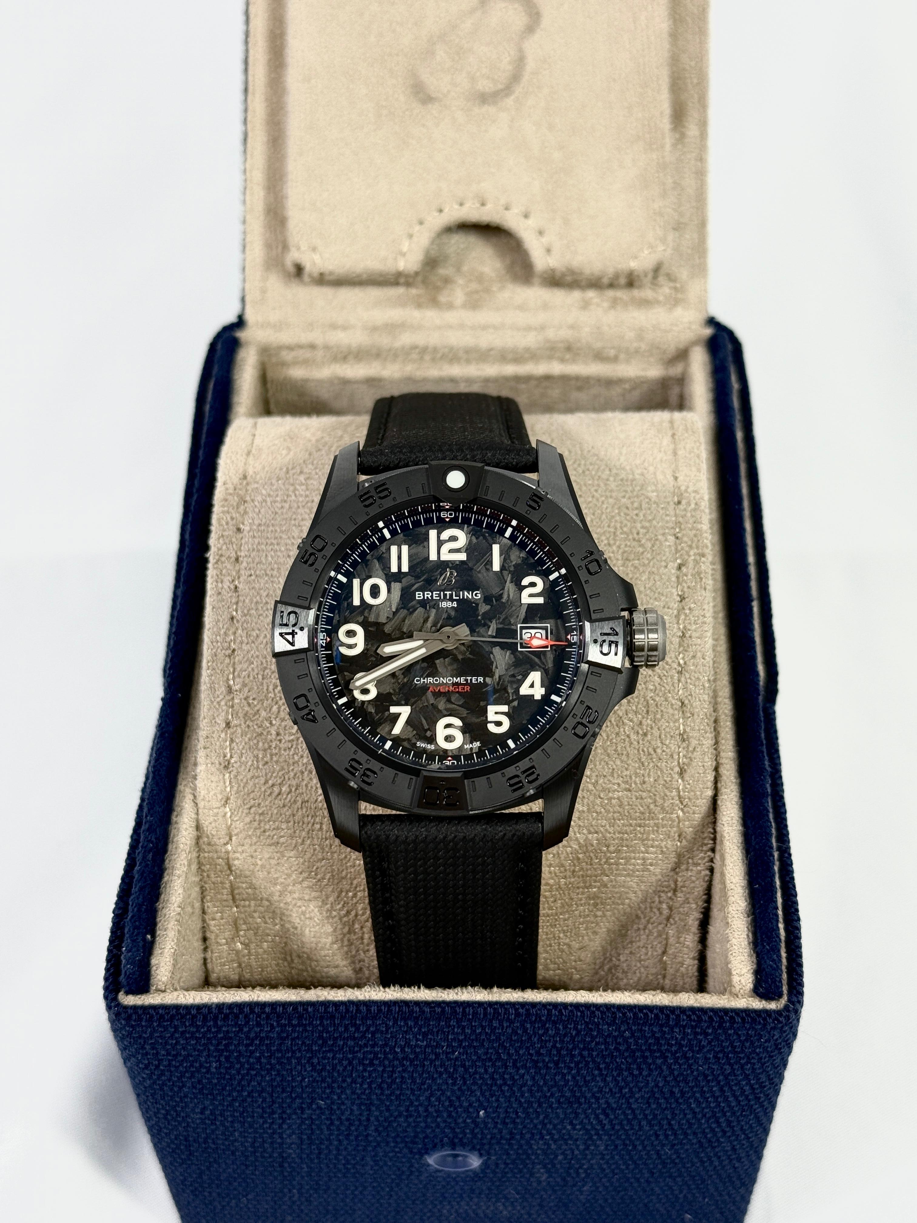 Breitling Avenger 42 mm Automatik 42 Night Mission S17328101B1X1 2025