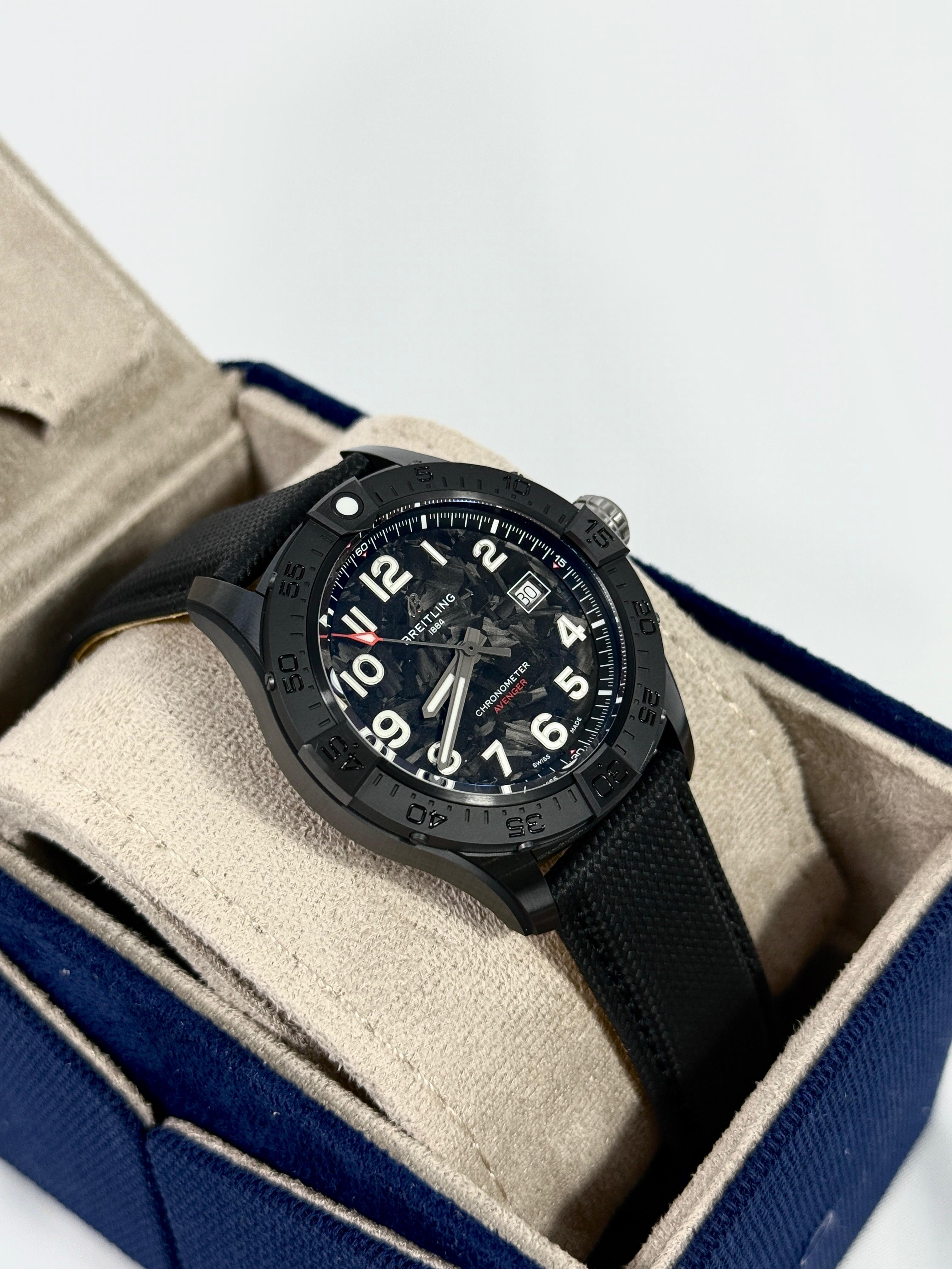 Breitling Avenger 42 mm Automatik 42 Night Mission S17328101B1X1 2025