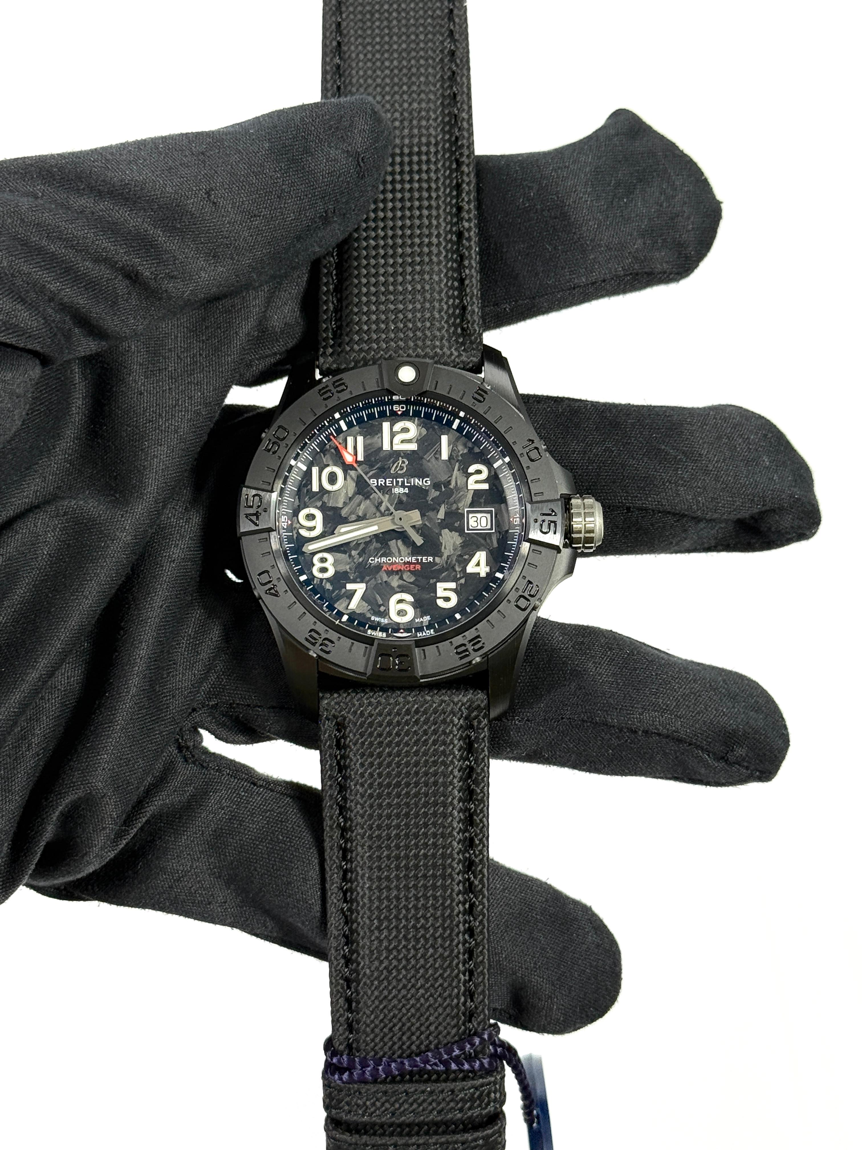 Breitling Avenger 42 mm Automatik 42 Night Mission S17328101B1X1 2025