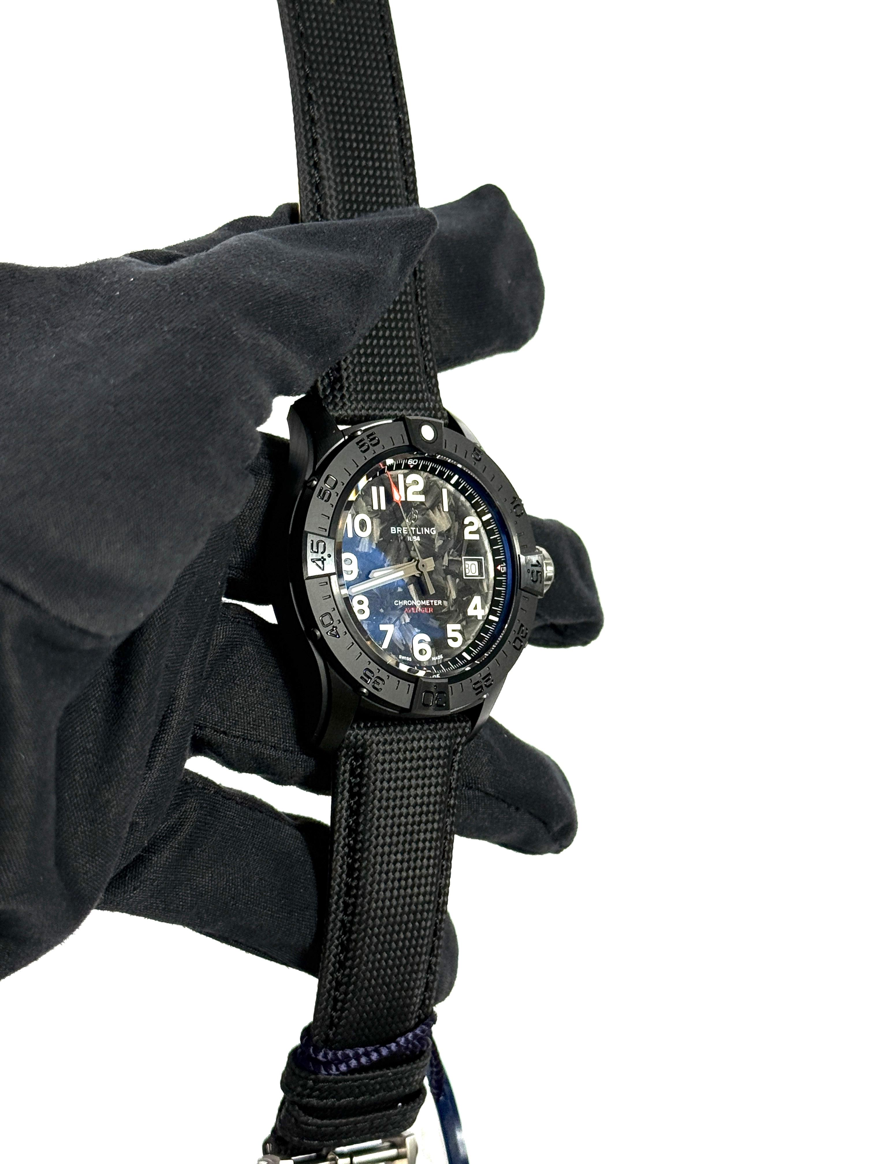 Breitling Avenger 42 mm Automatik 42 Night Mission S17328101B1X1 2025