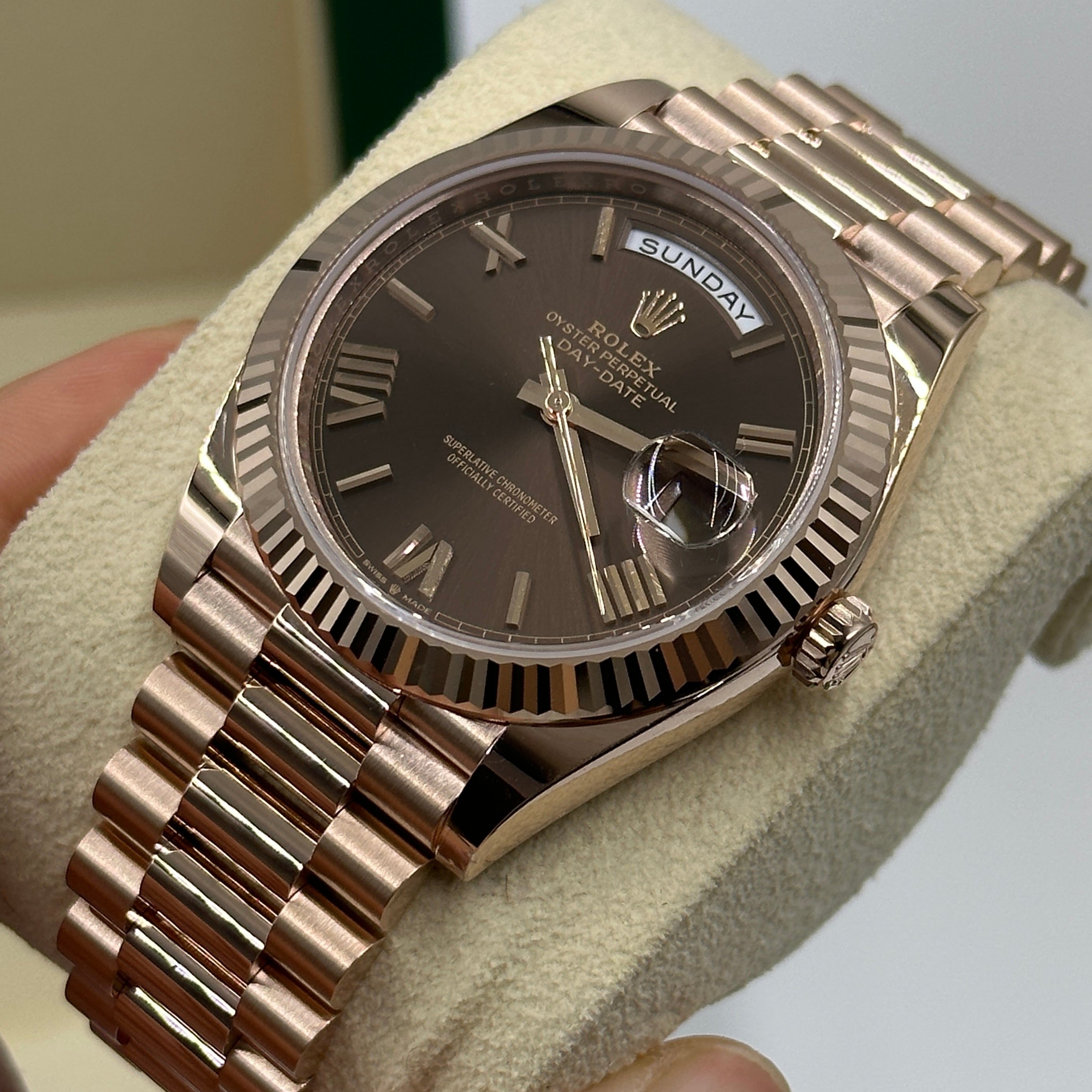 Rolex Day-Date 40 228235 CHOC ROMAN