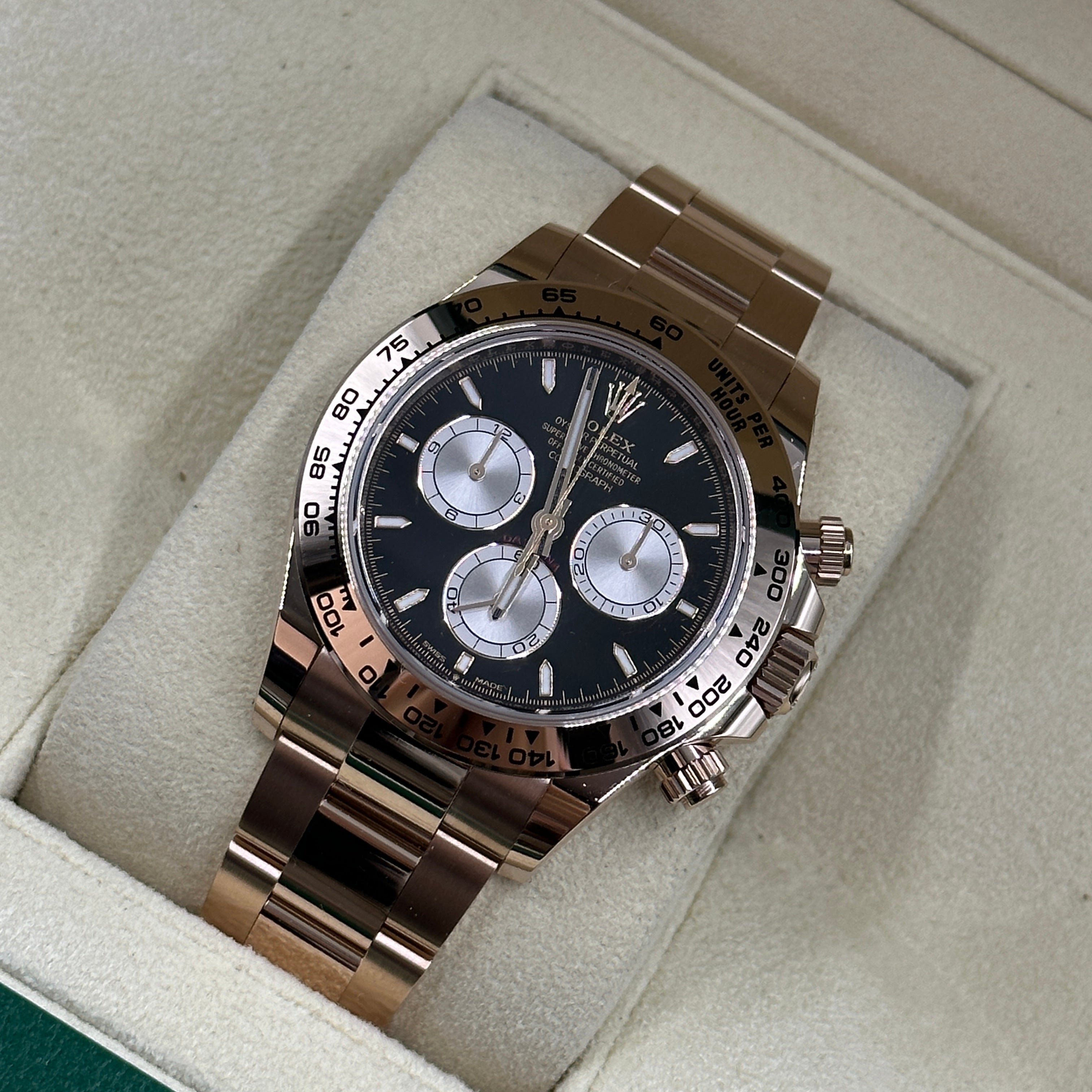 Rolex Cosmograph Daytona 126505 Hellschwarz und Sundust