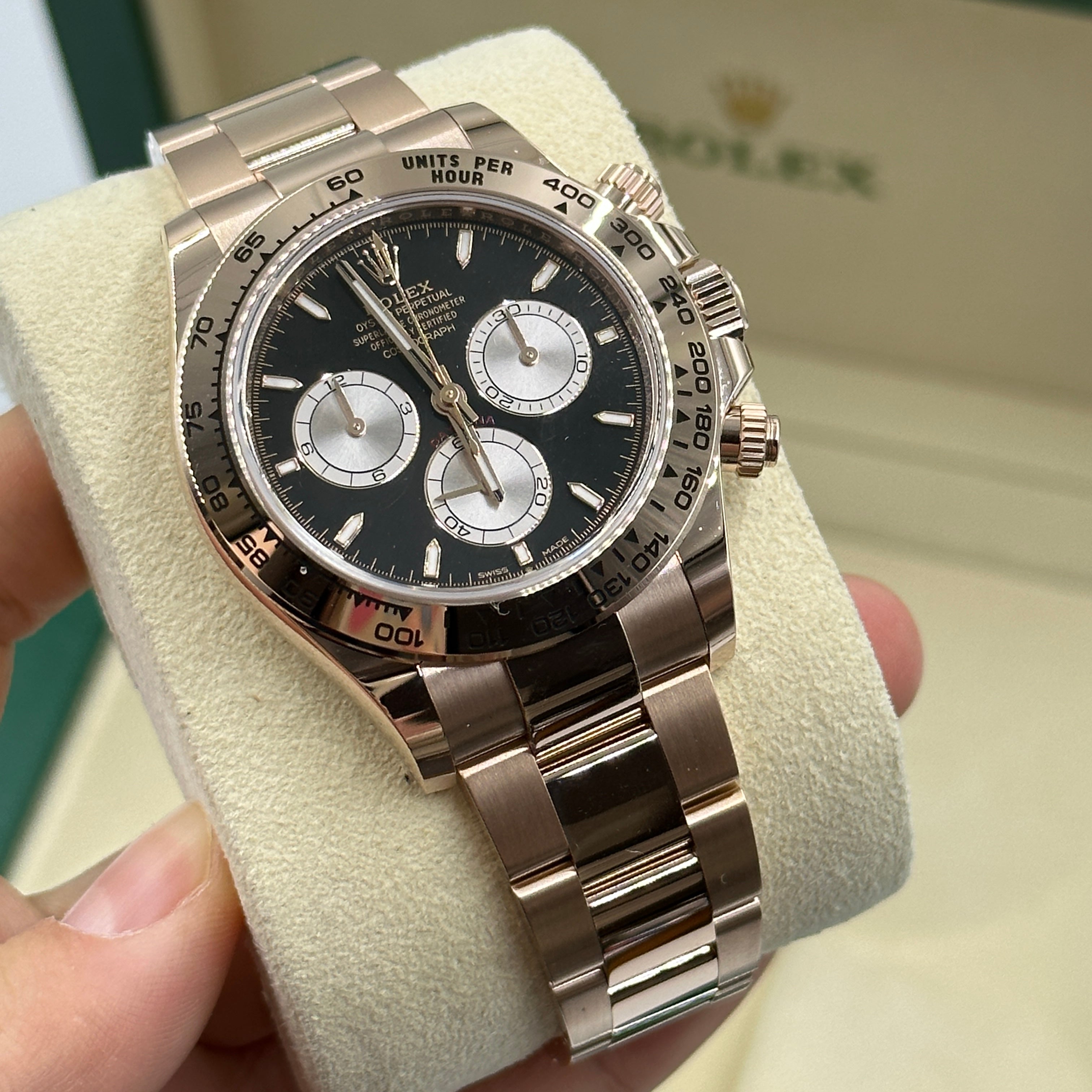 Rolex Cosmograph Daytona 126505 Hellschwarz und Sundust