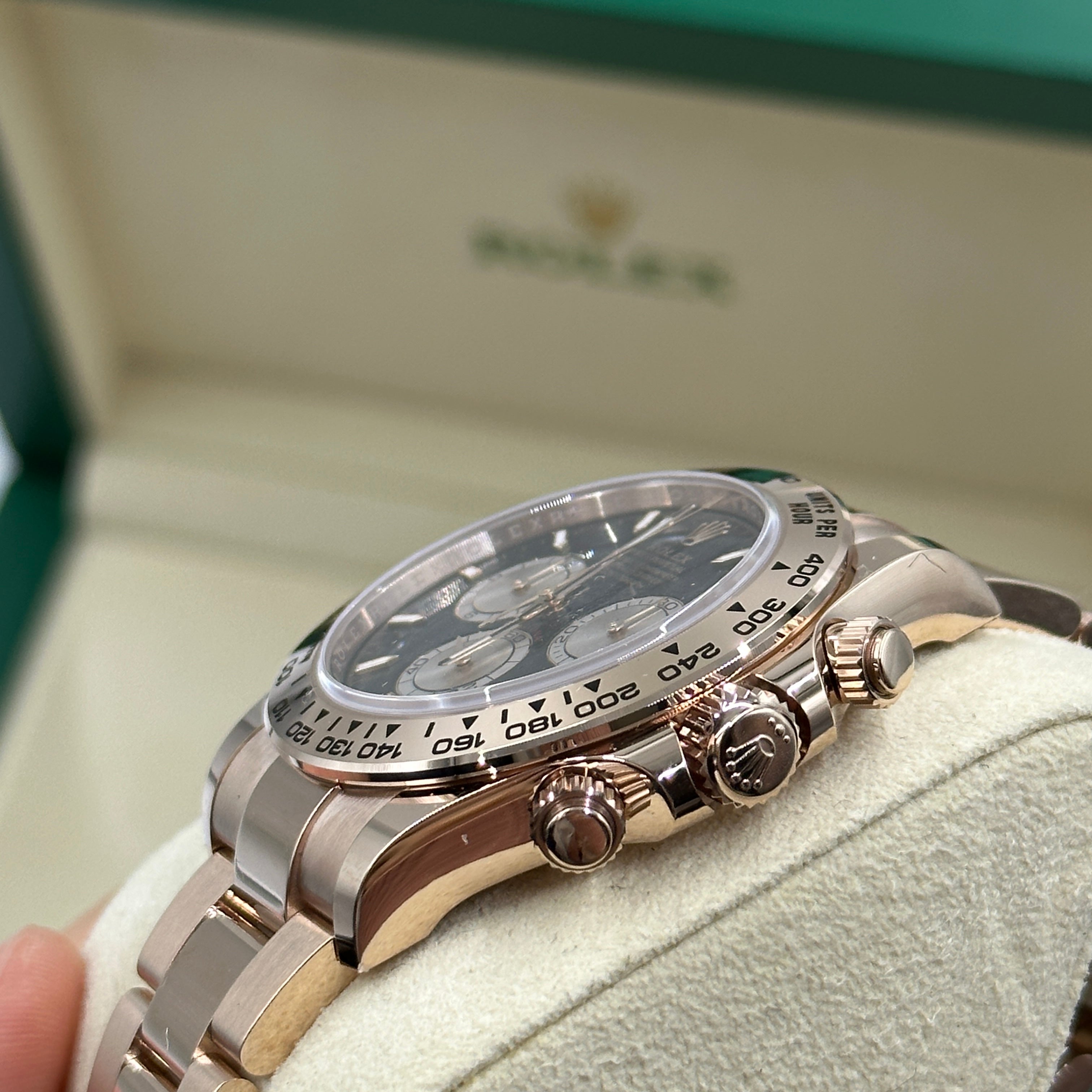 Rolex Cosmograph Daytona 126505 Hellschwarz und Sundust
