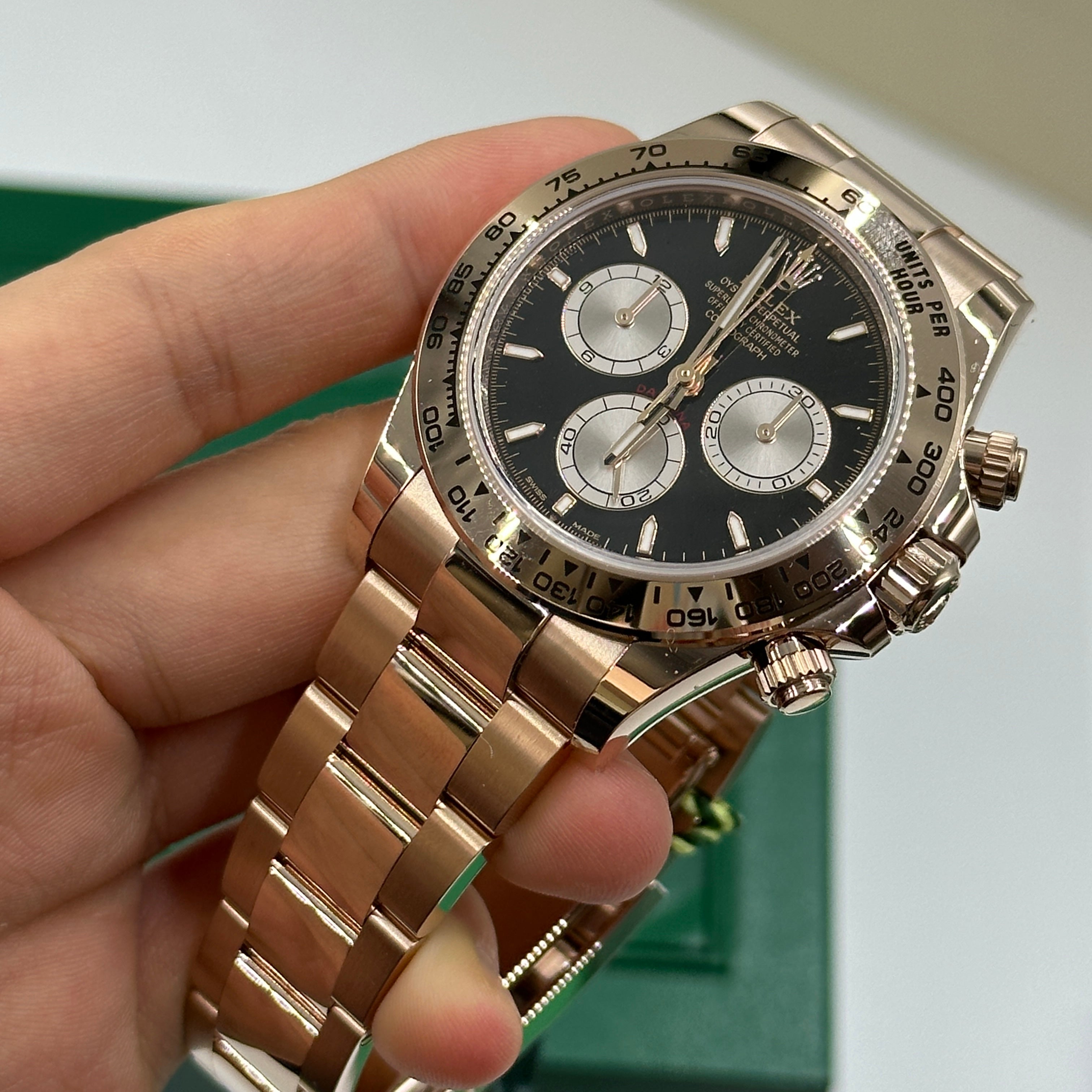 Rolex Cosmograph Daytona 126505 Hellschwarz und Sundust