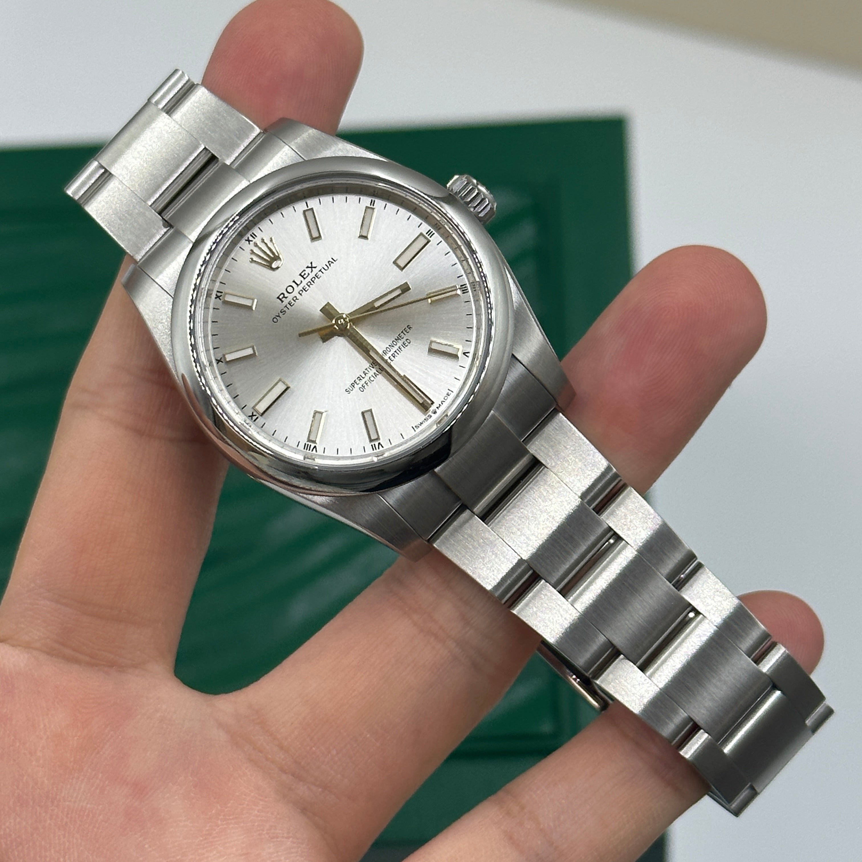 Rolex Perpetual 34 124200 Silver Oyster
