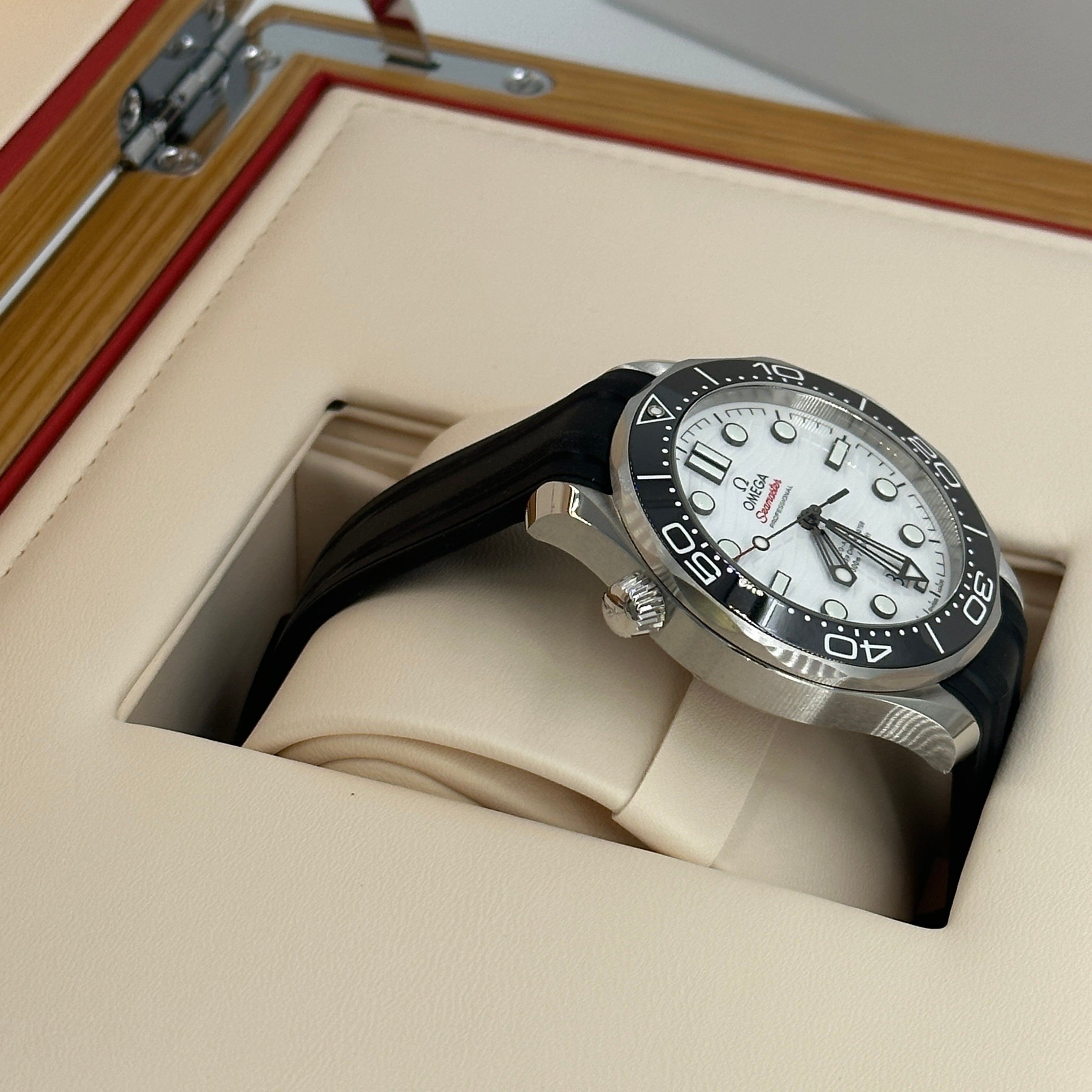 Omega Seamaster Diver 300M 210.32.42.20.04.001