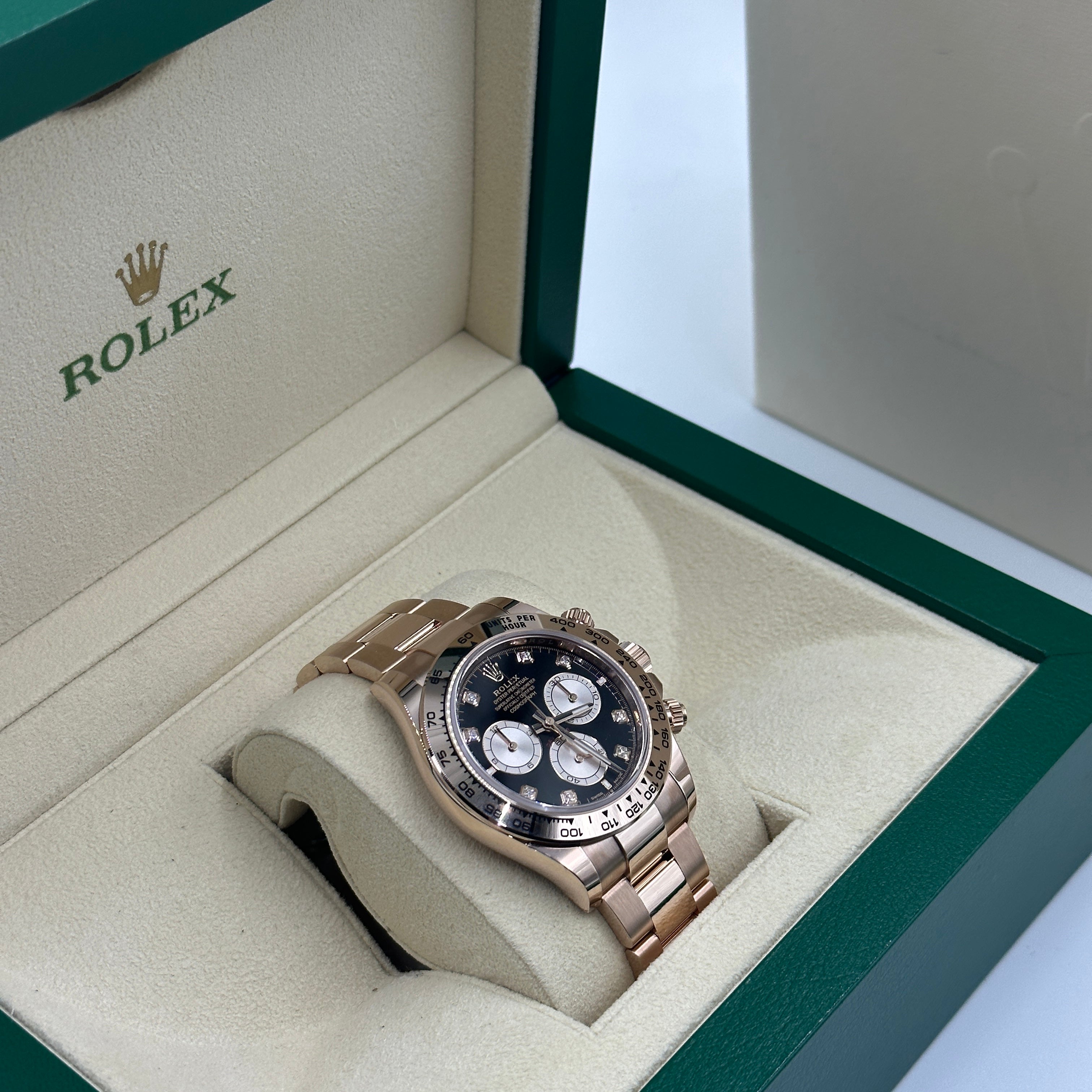 Rolex Cosmograph Daytona 126505 Helles Schwarz und Sundust mit Diamanten besetzt