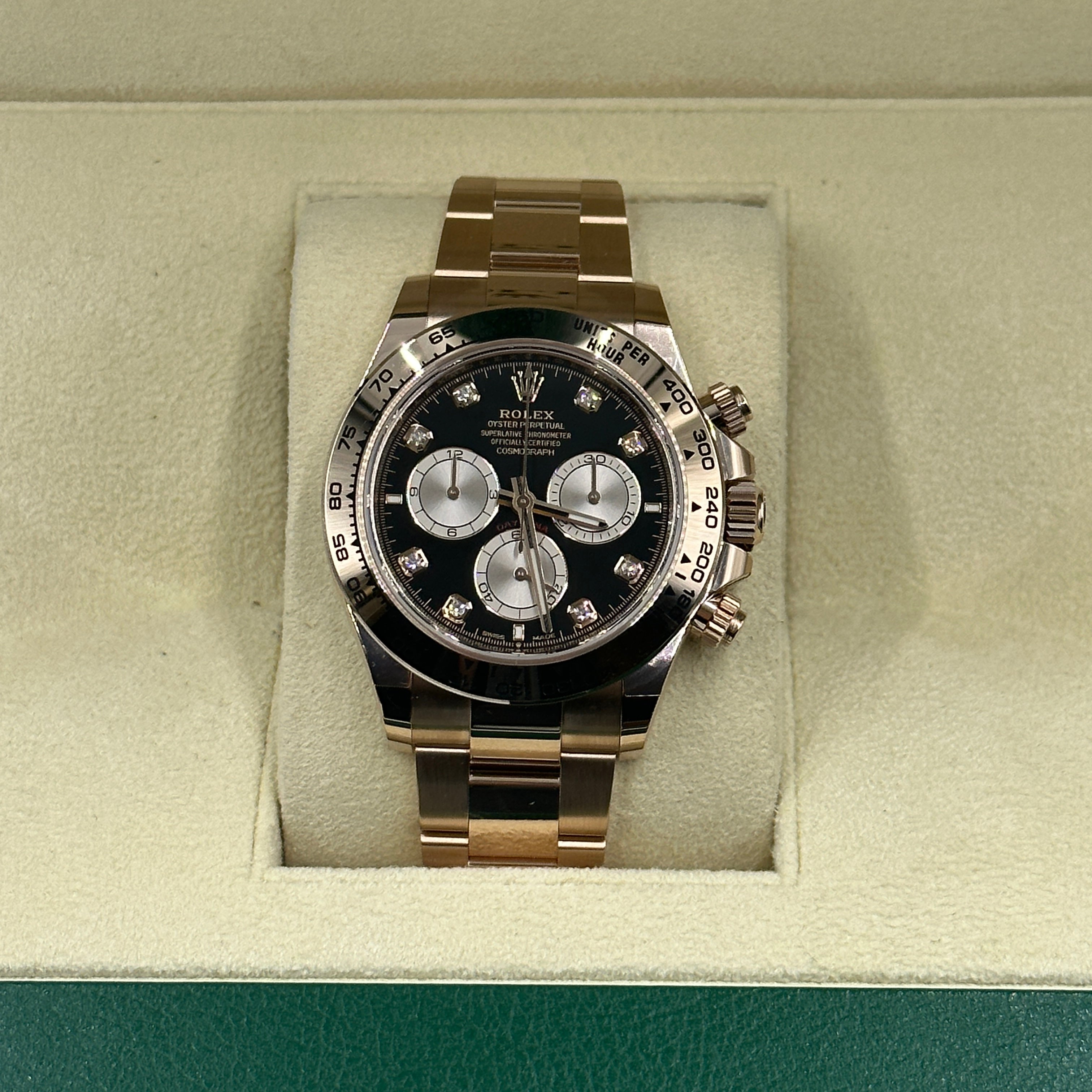 Rolex Cosmograph Daytona 126505 Helles Schwarz und Sundust mit Diamanten besetzt