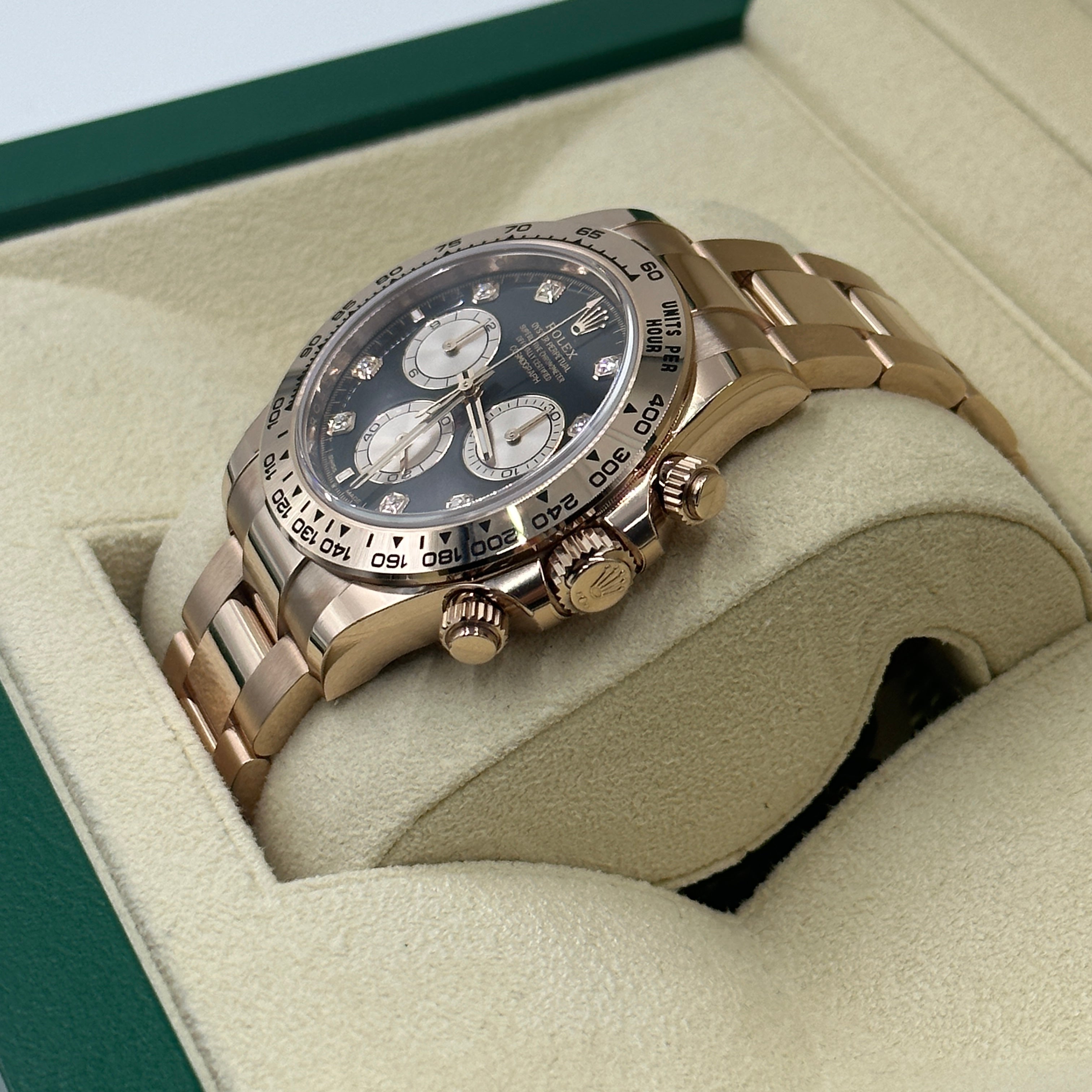 Rolex Cosmograph Daytona 126505 Helles Schwarz und Sundust mit Diamanten besetzt