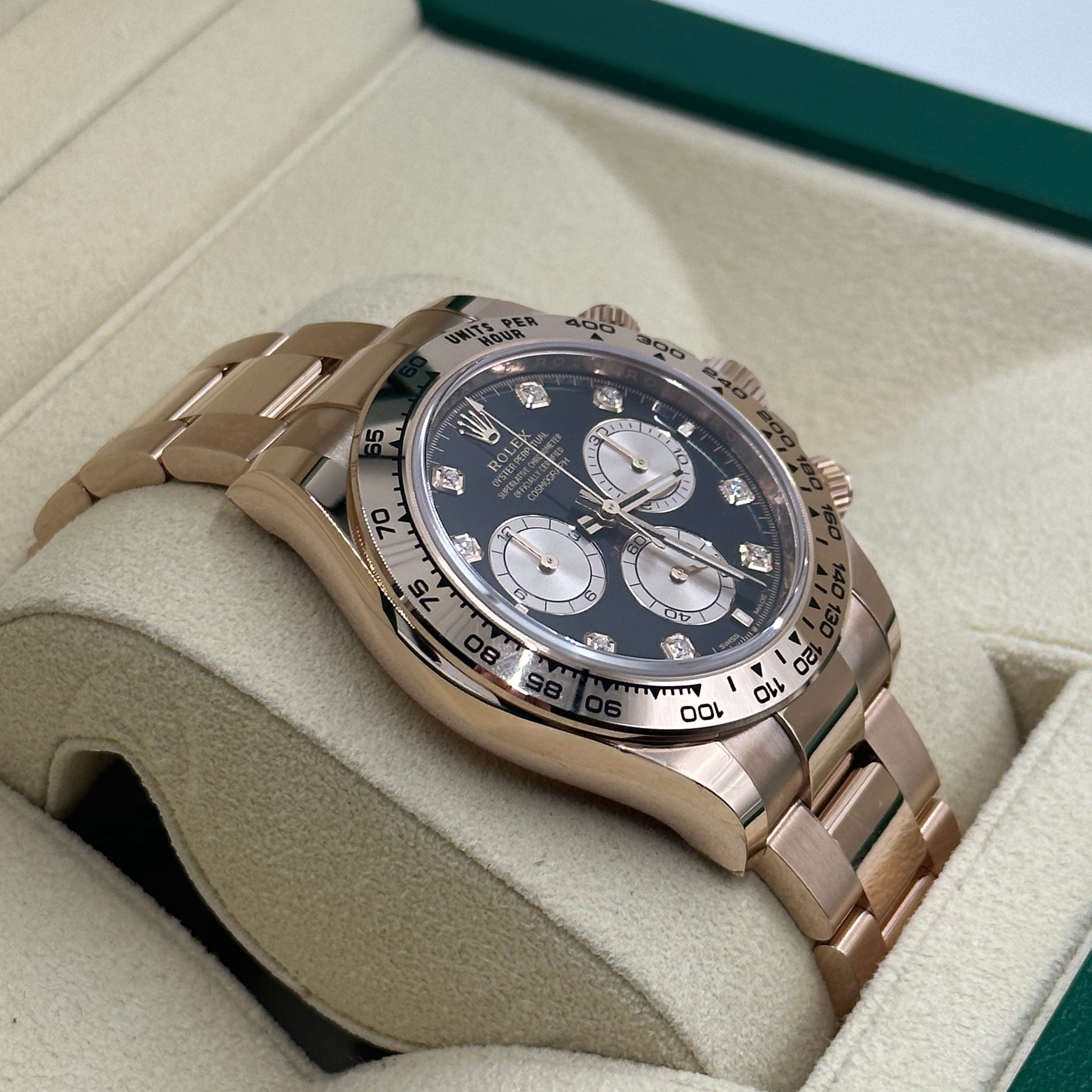 Rolex Cosmograph Daytona 126505 Helles Schwarz und Sundust mit Diamanten besetzt