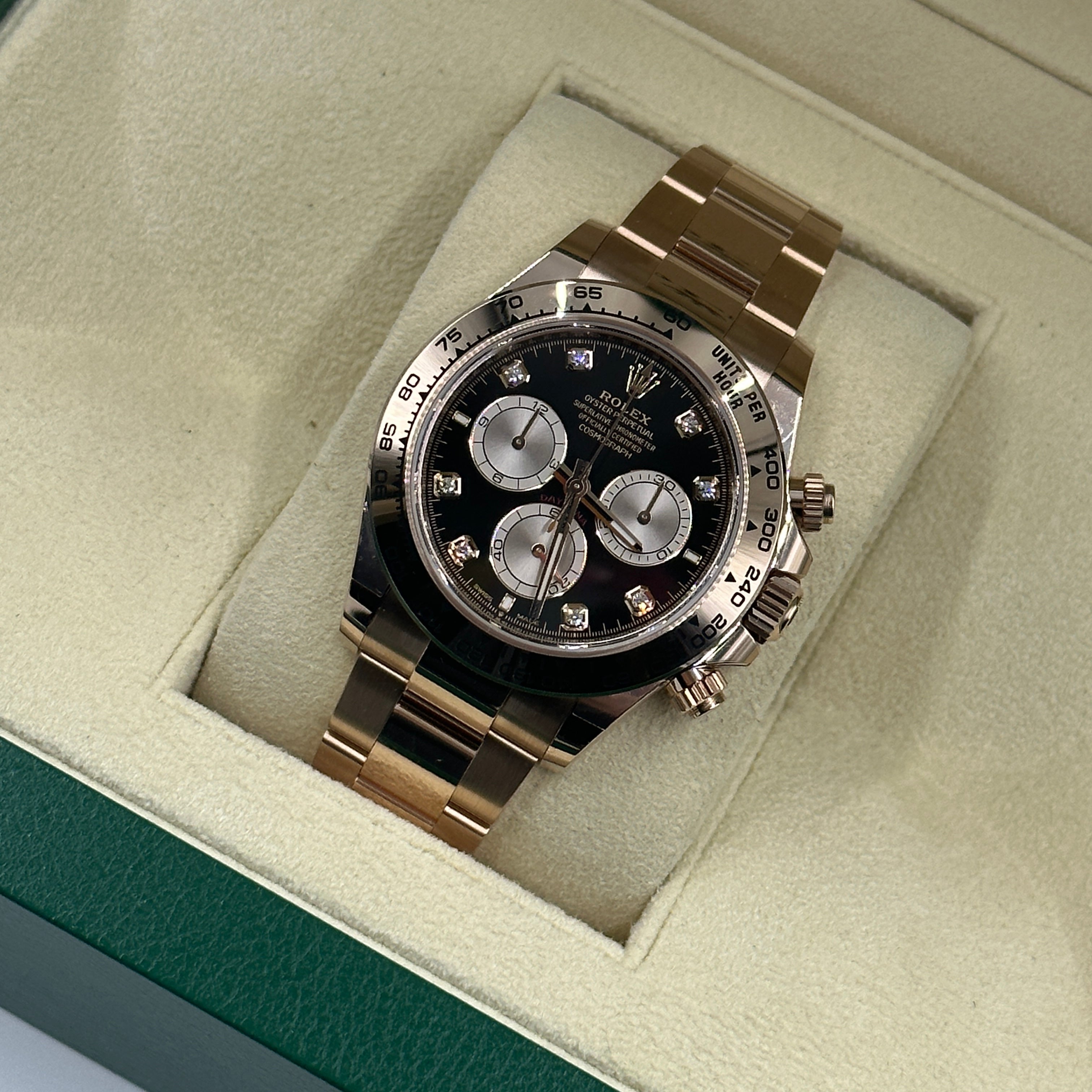 Rolex Cosmograph Daytona 126505 Helles Schwarz und Sundust mit Diamanten besetzt