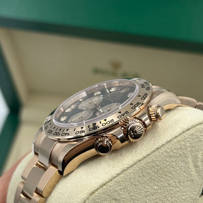 Rolex Cosmograph Daytona 126505 Helles Schwarz und Sundust mit Diamanten besetzt