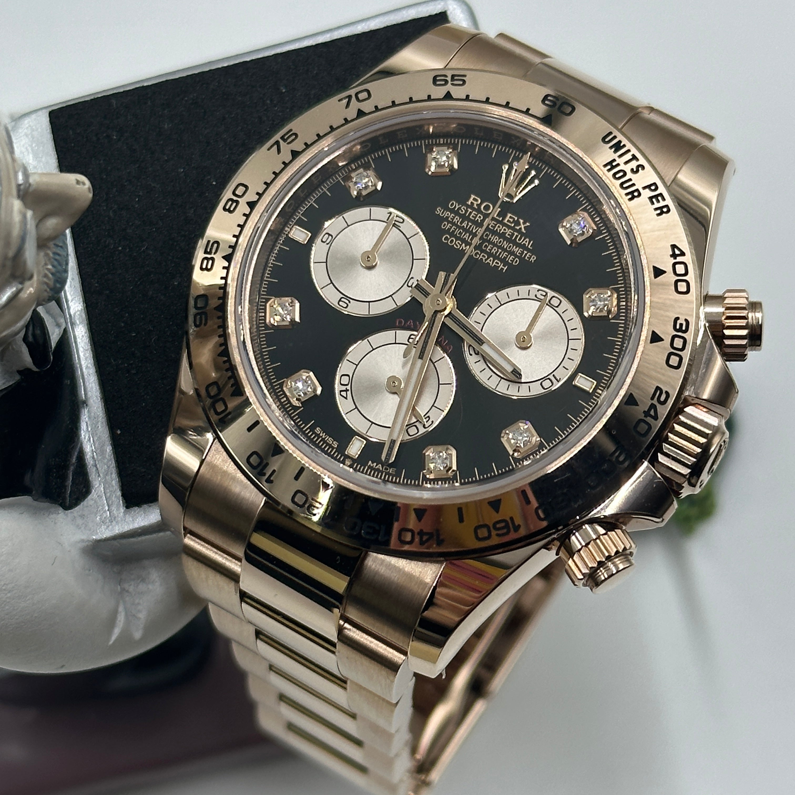 Rolex Cosmograph Daytona 126505 Helles Schwarz und Sundust mit Diamanten besetzt