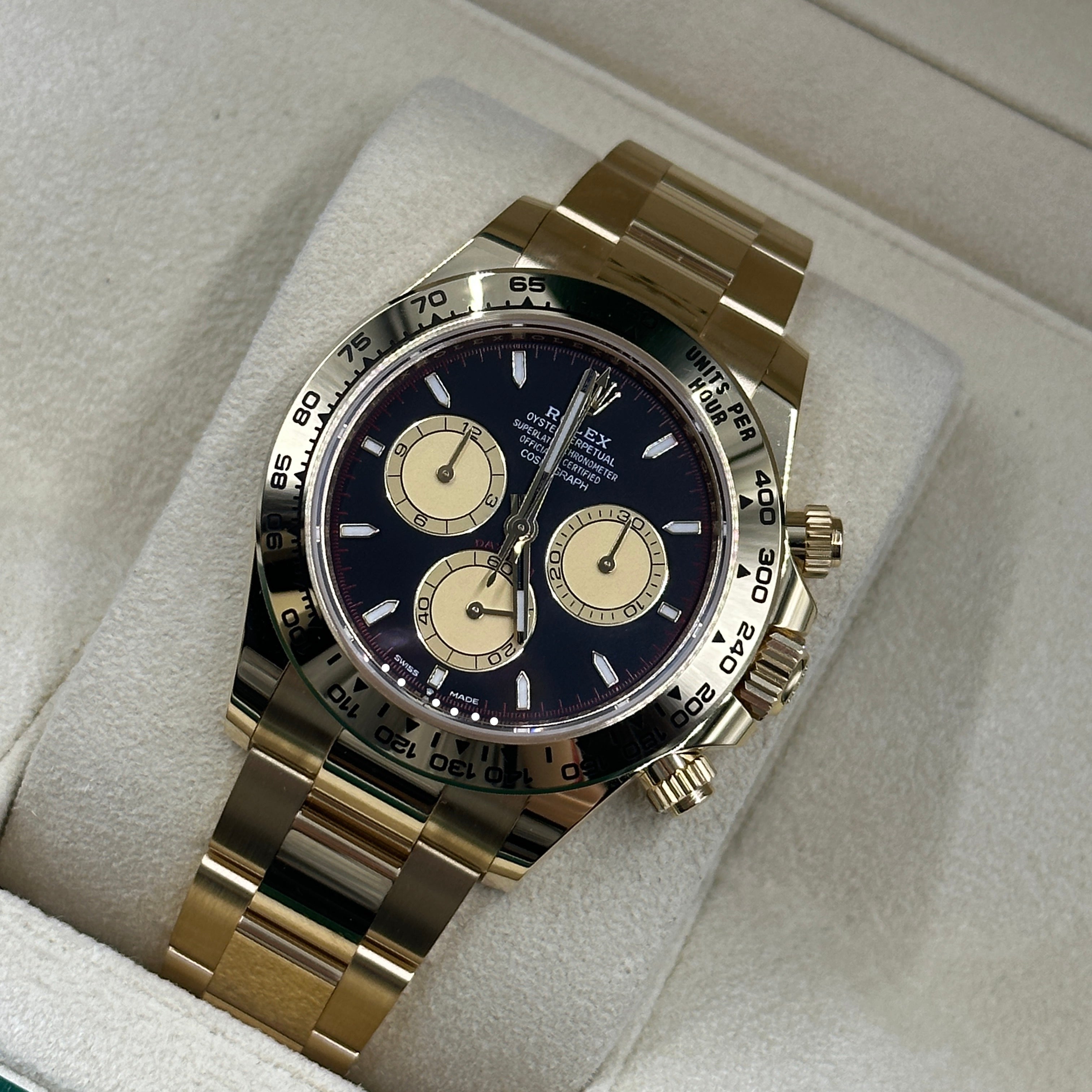 Rolex Cosmograph Daytona 126508 Intensives Schwarz und Champagner