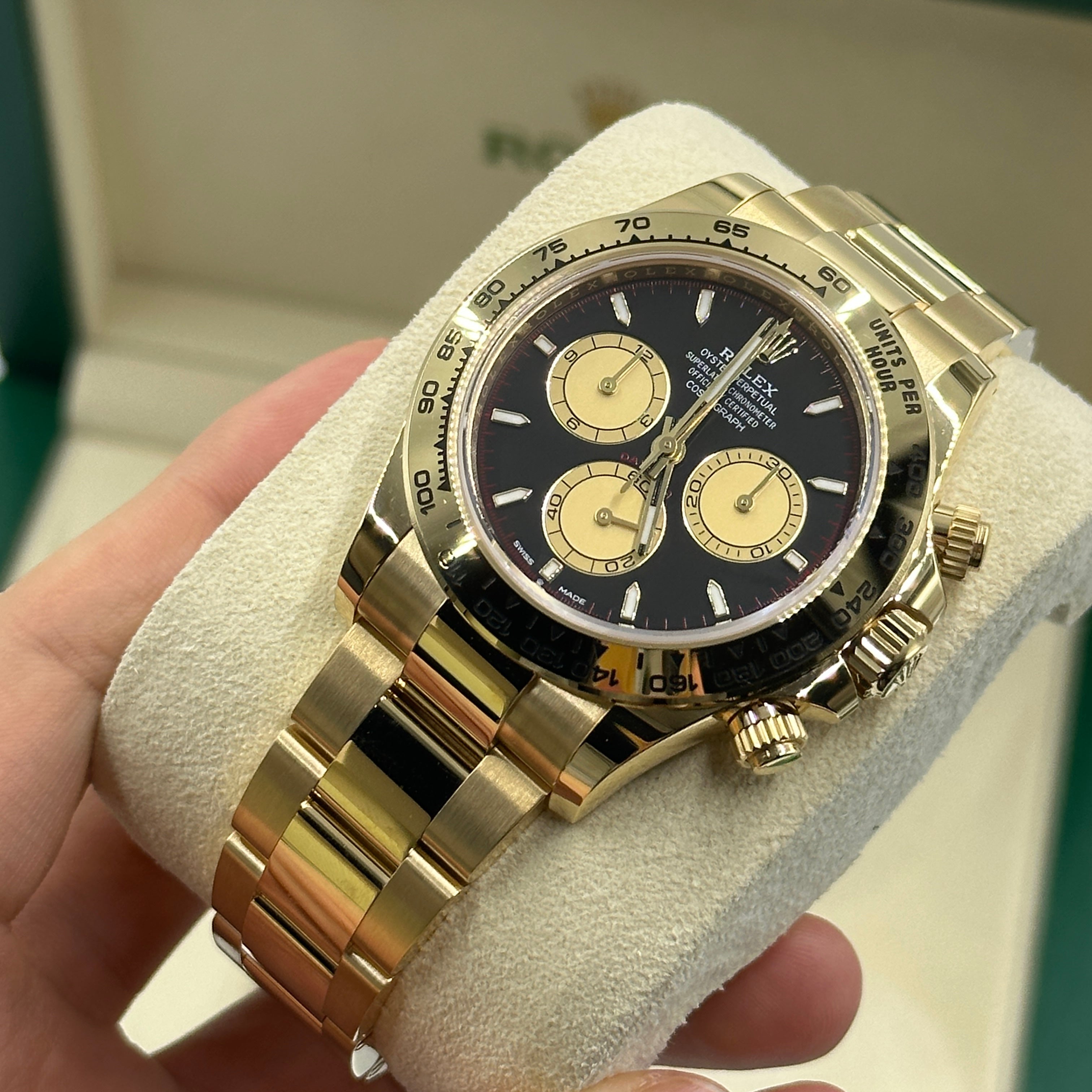 Rolex Cosmograph Daytona 126508 Intensives Schwarz und Champagner