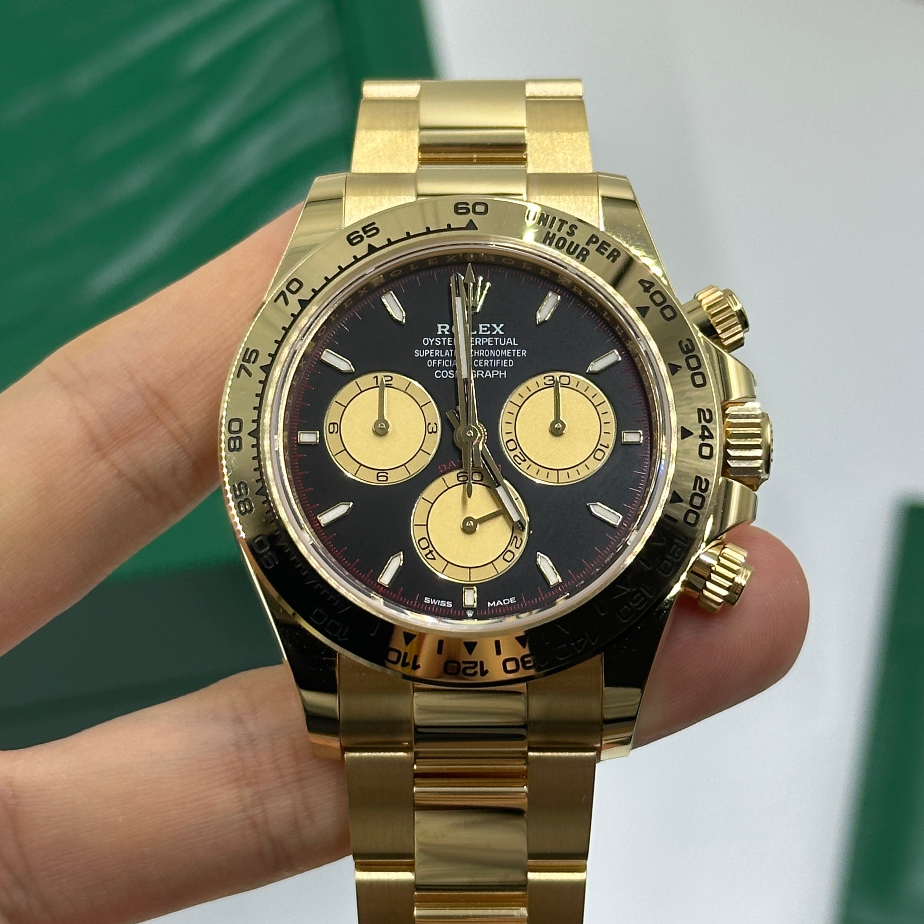 Rolex Cosmograph Daytona 126508 Intensives Schwarz und Champagner