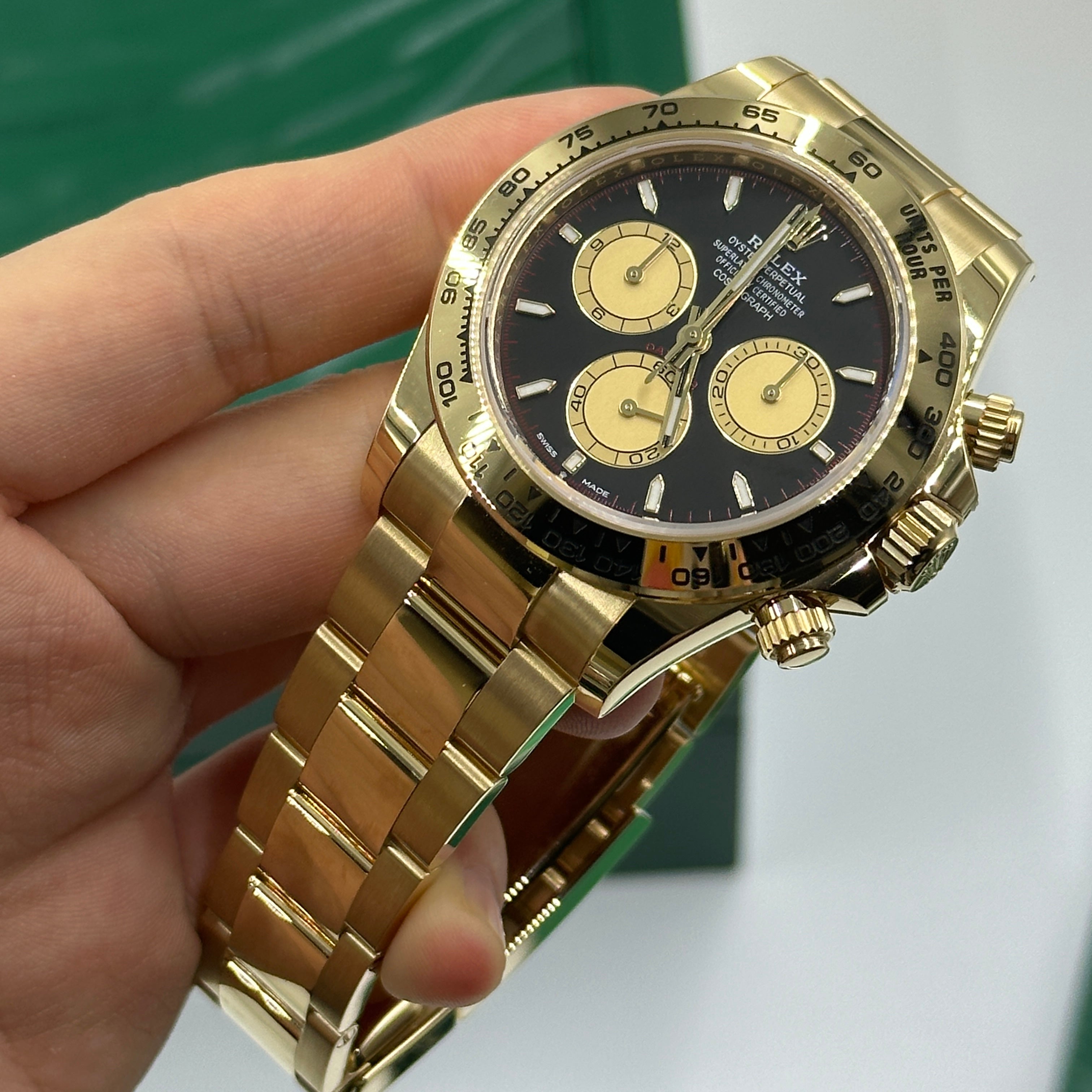 Rolex Cosmograph Daytona 126508 Intensives Schwarz und Champagner