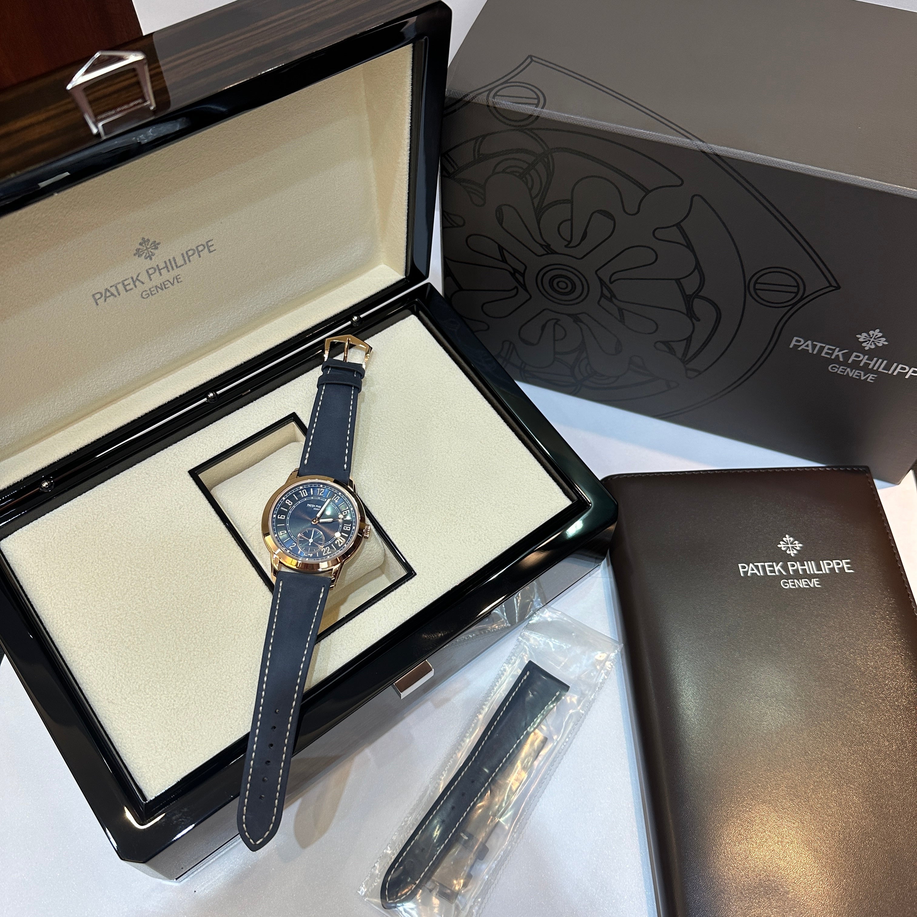 Patek Philippe Complications Travel Time 24H 5224R‑001 Roségold 42 mm