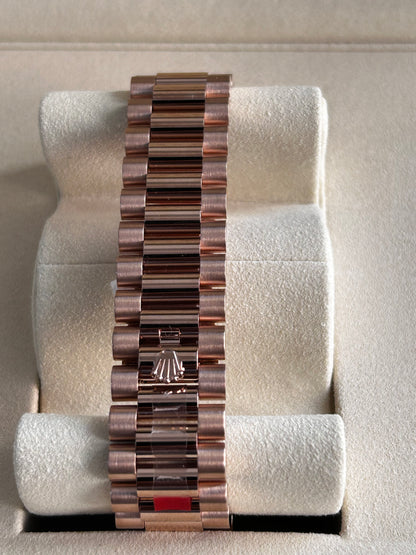 Rolex Day-Date 40 228235 SUNDUST ROMAN