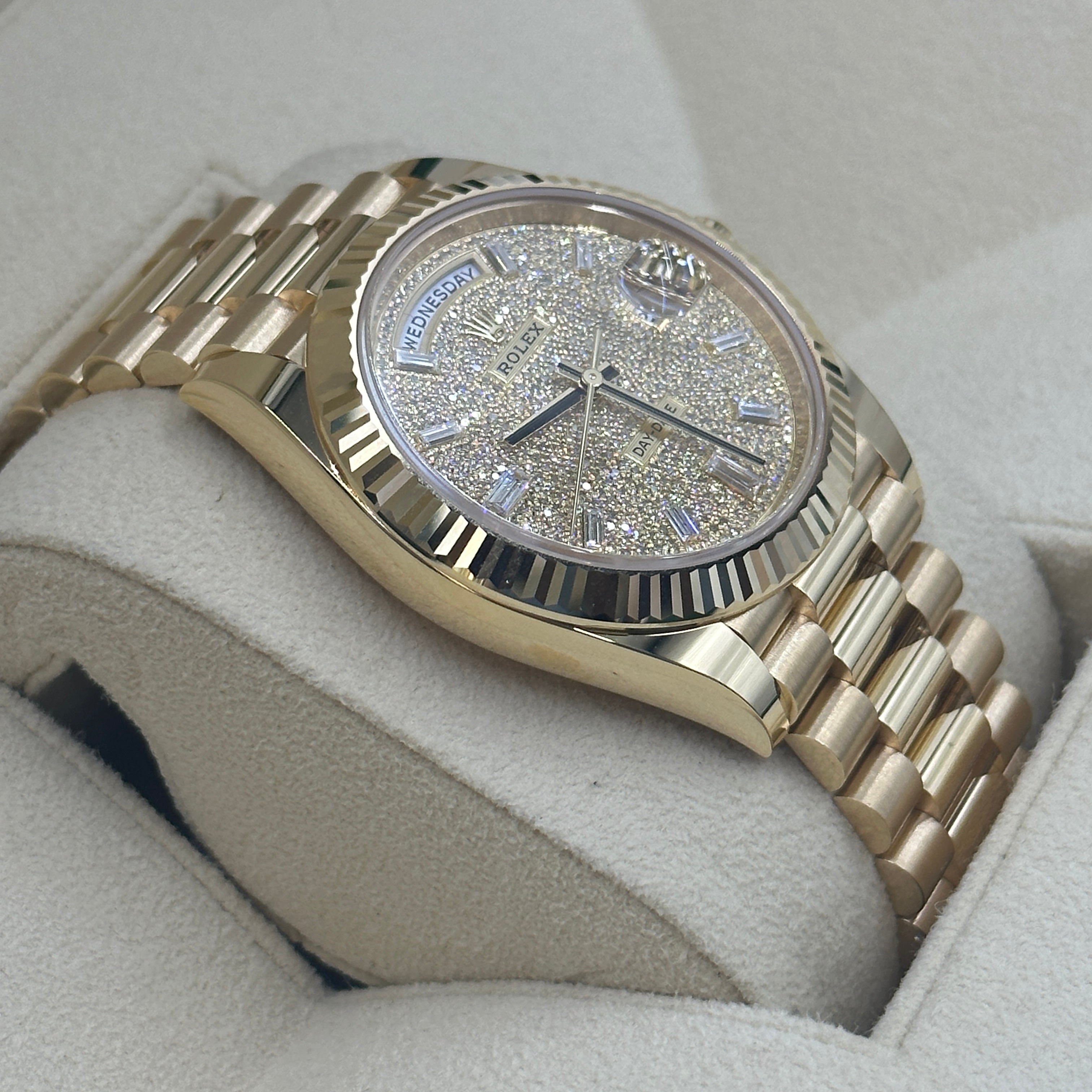 Rolex Day-Date 40 228238A PAVE