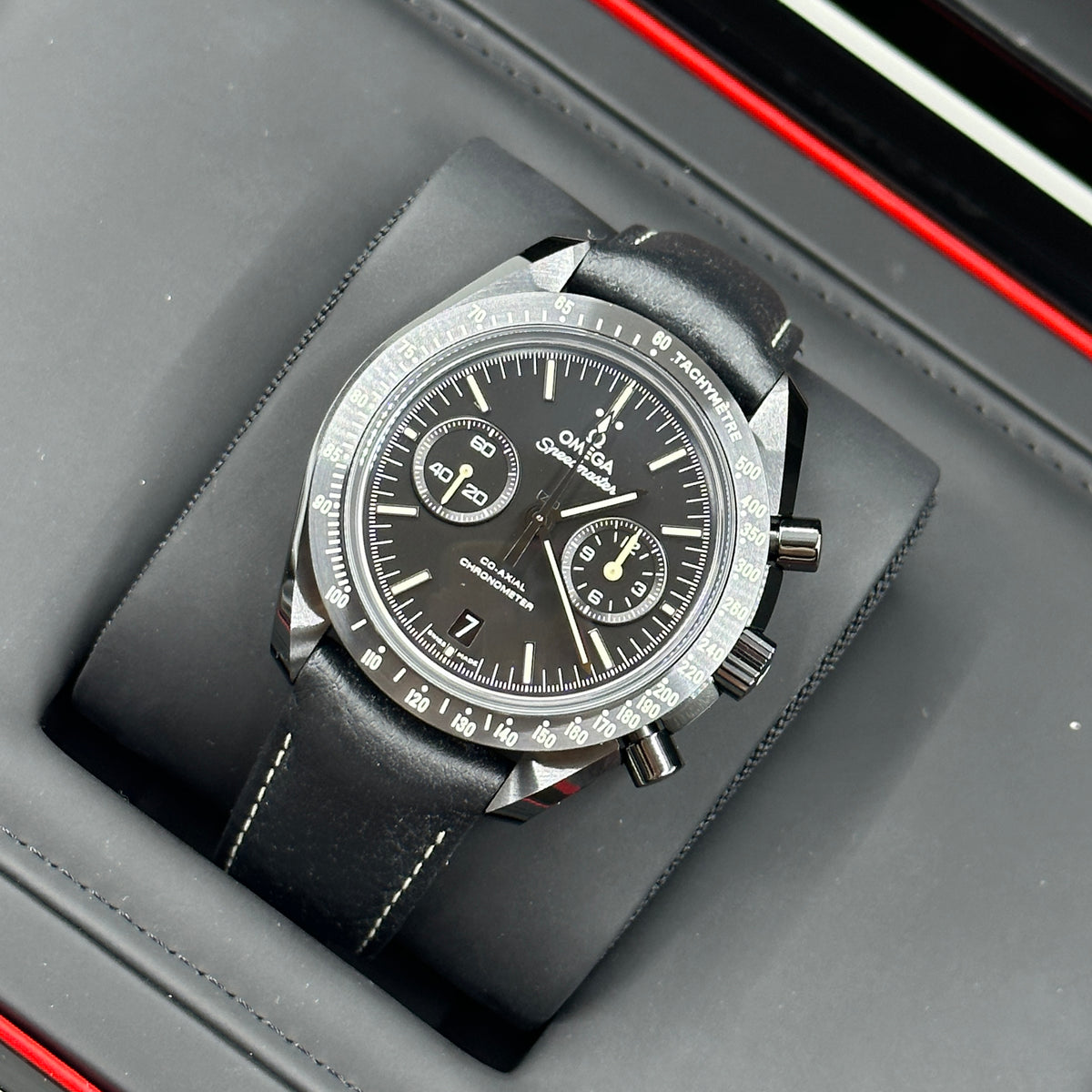 Omega 311.92.44.51.01.004 Speedmaster Moonwatch Co-Axial Dark Side of the Moon Pitch Black 2026