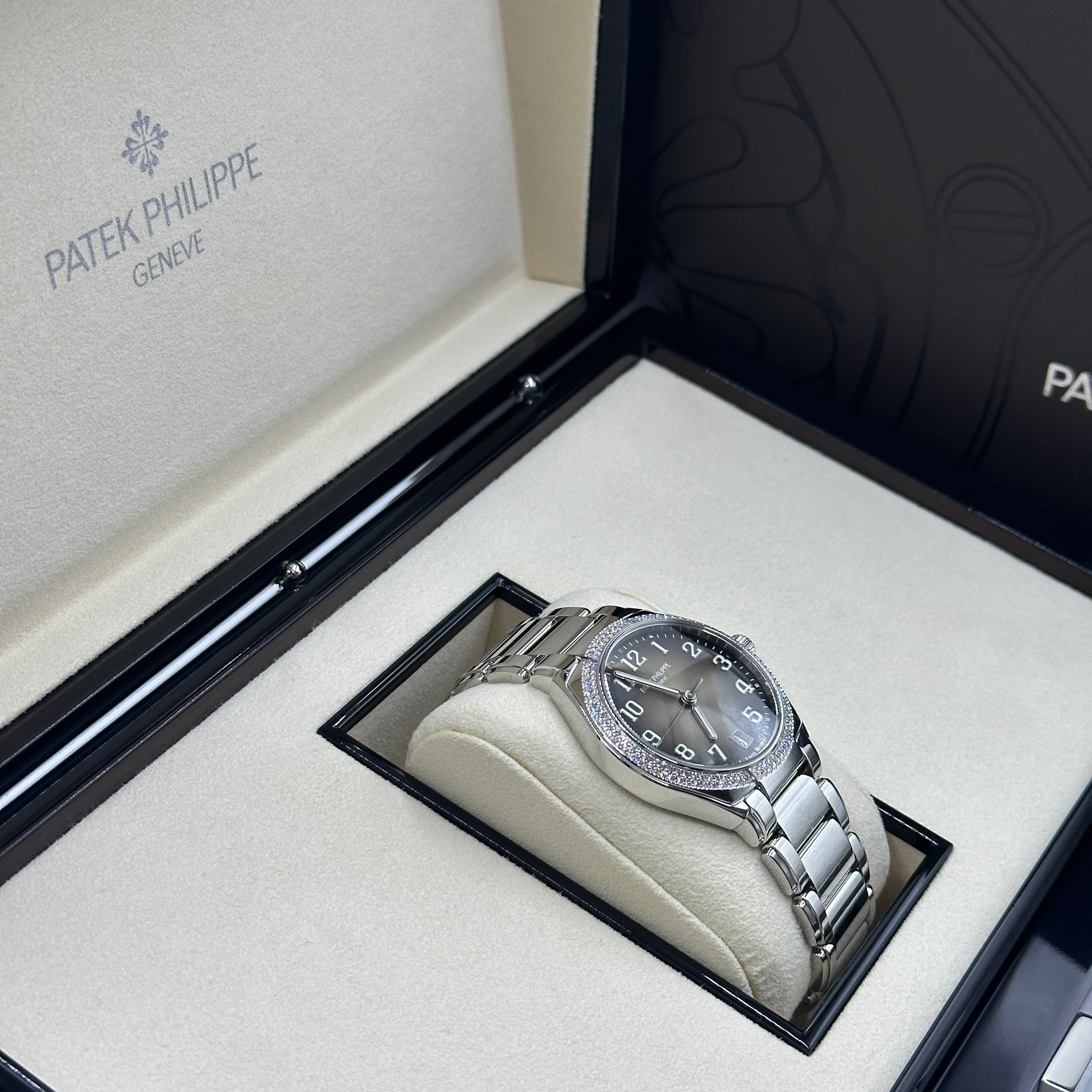 Patek Philippe Twenty~4 Graues Zifferblatt 7300/1200A-010