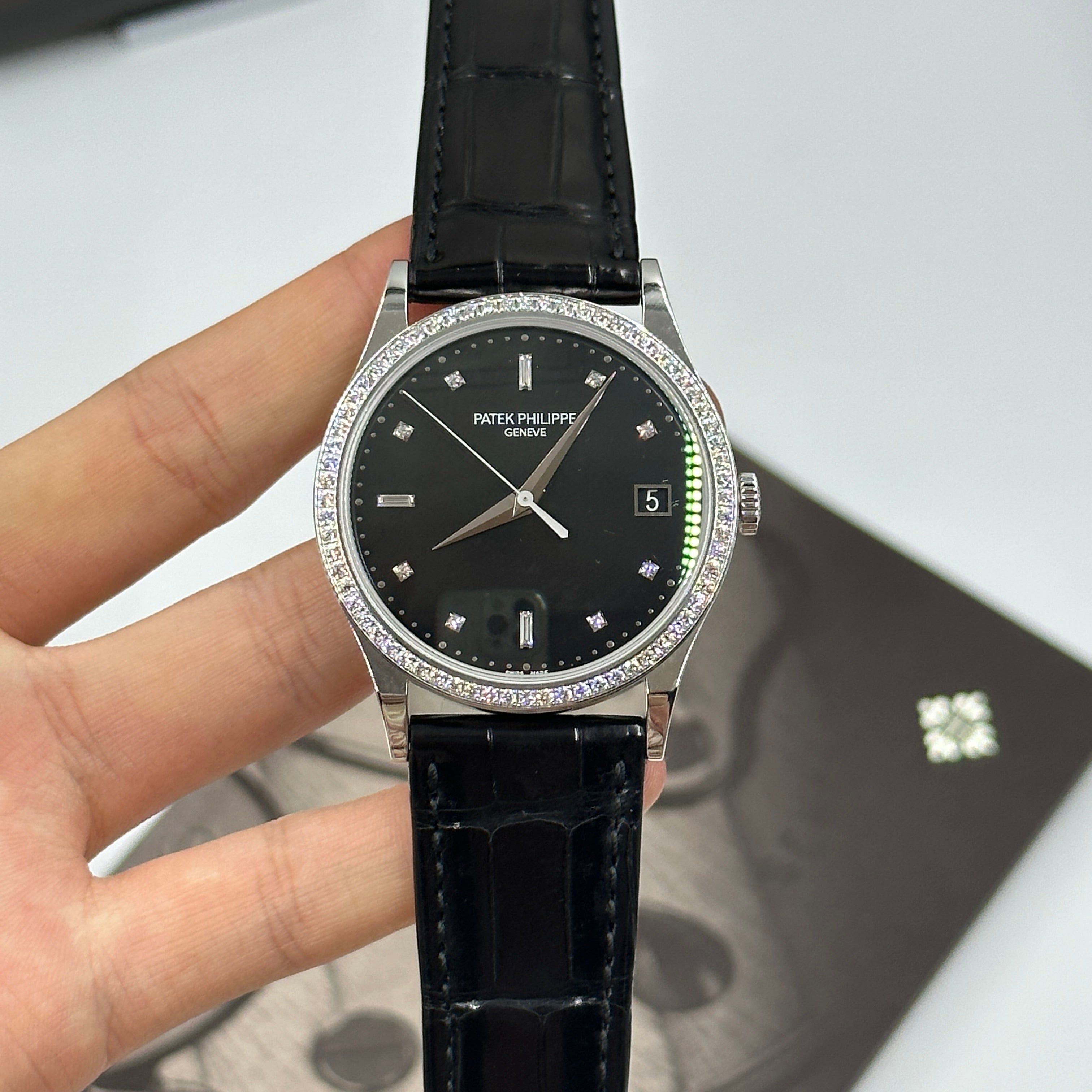 Patek Philippe Calatrava 5297G‑001 Diamantlünette Weißgold 38 mm
