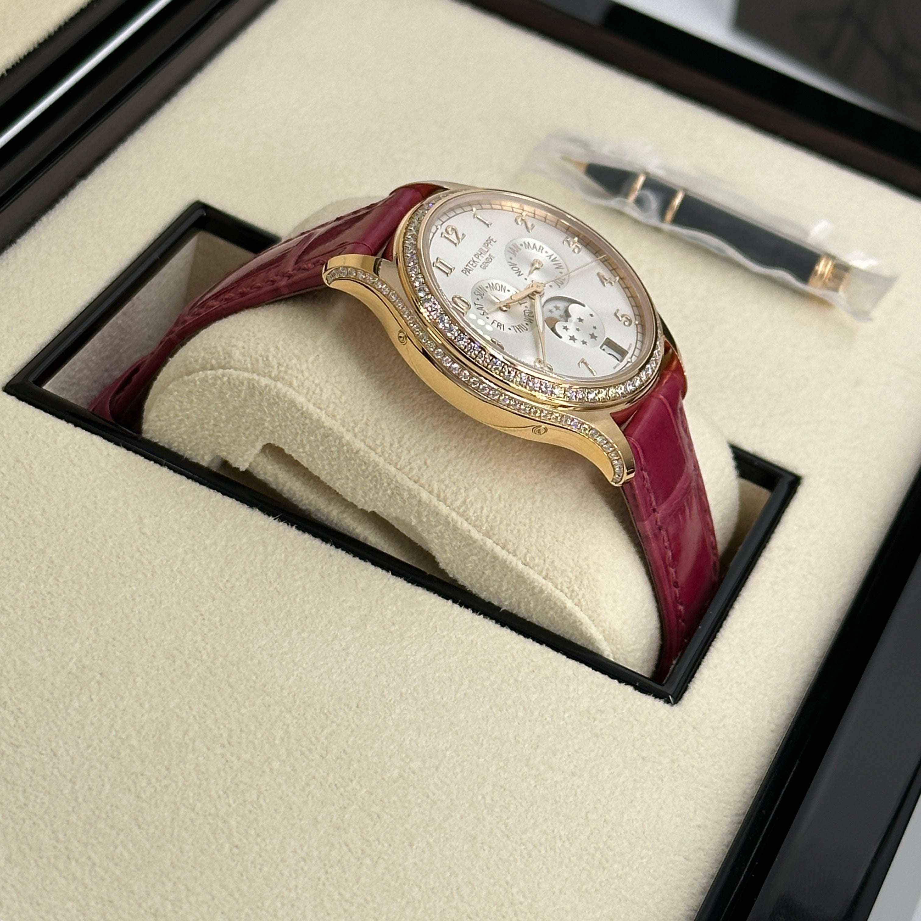 Patek Philippe 4947R-001 Complications