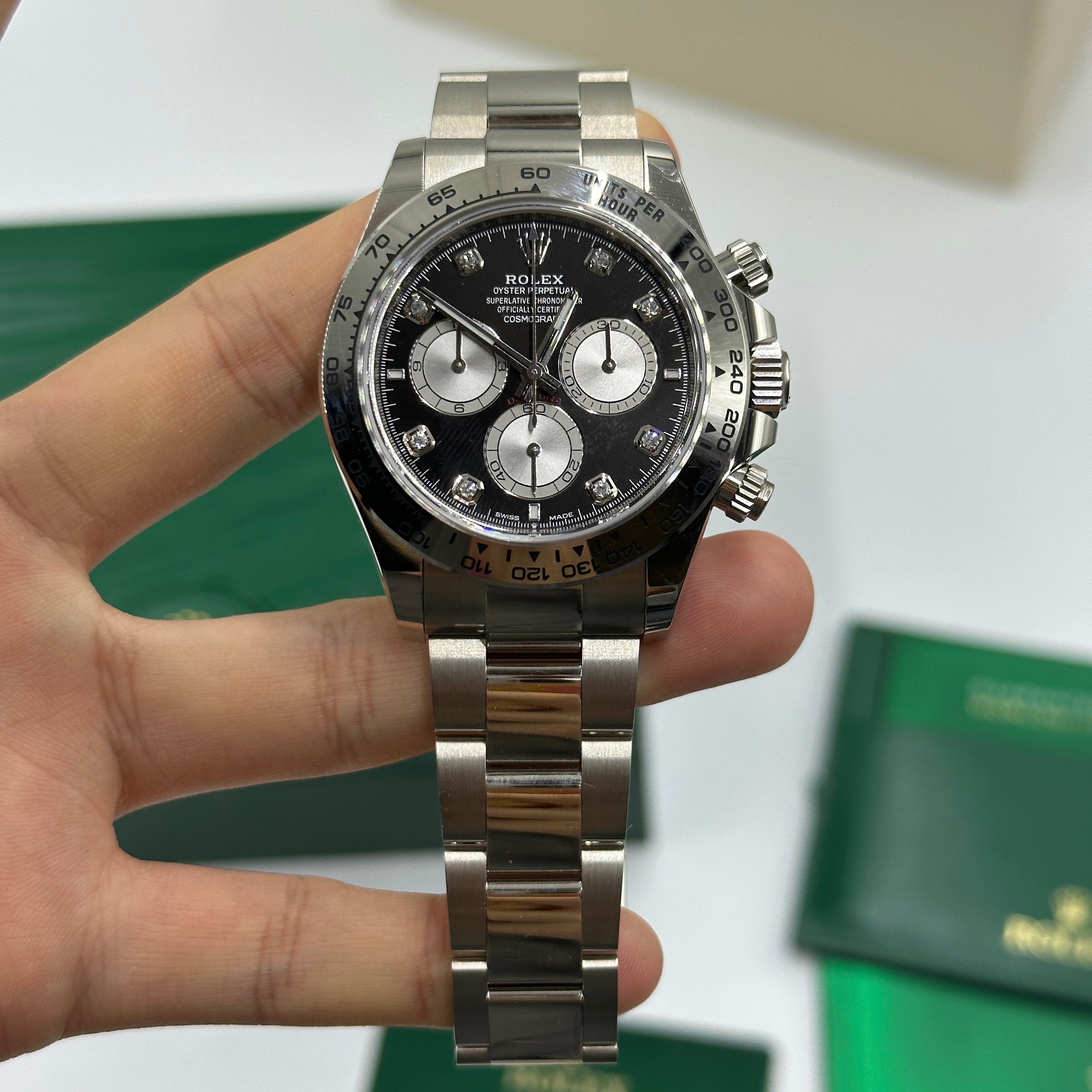 Rolex Cosmograph Daytona 126509 Helles Schwarz und Stahl mit Diamanten besetzt